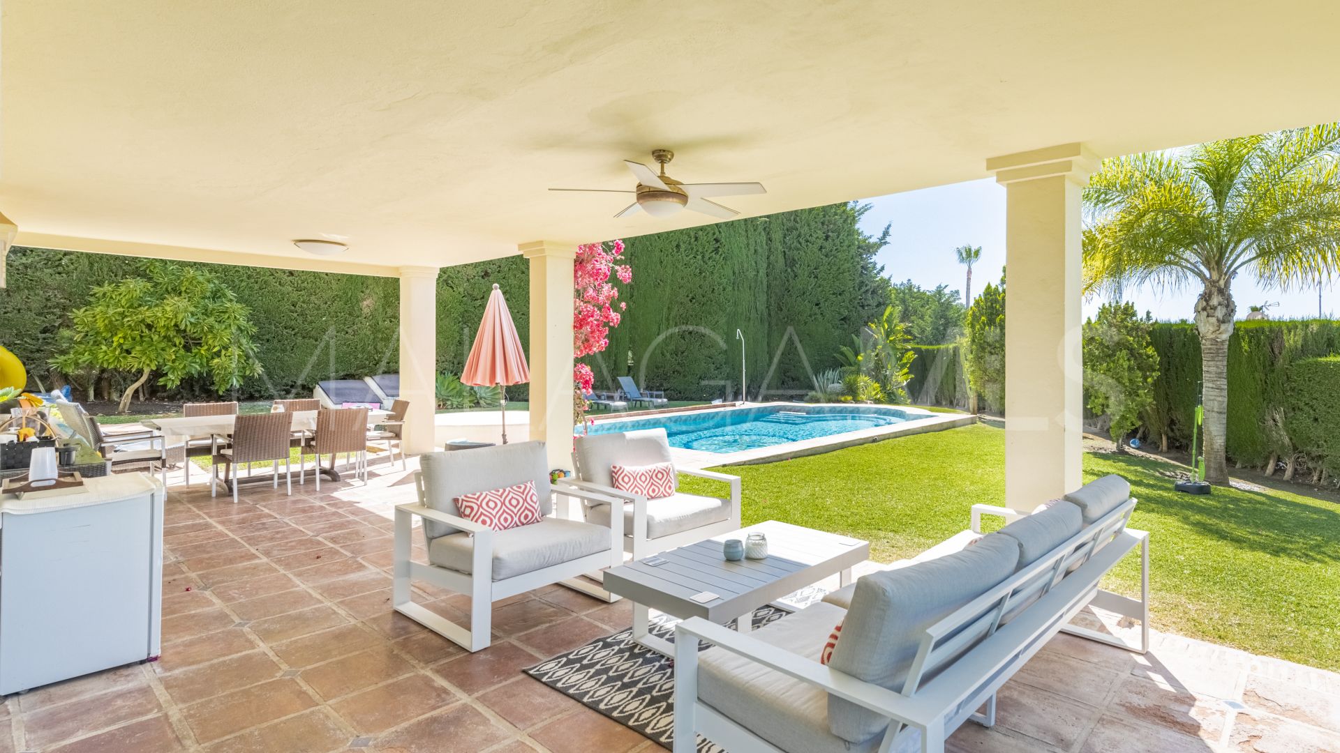 Villa for sale in Nueva Andalucia