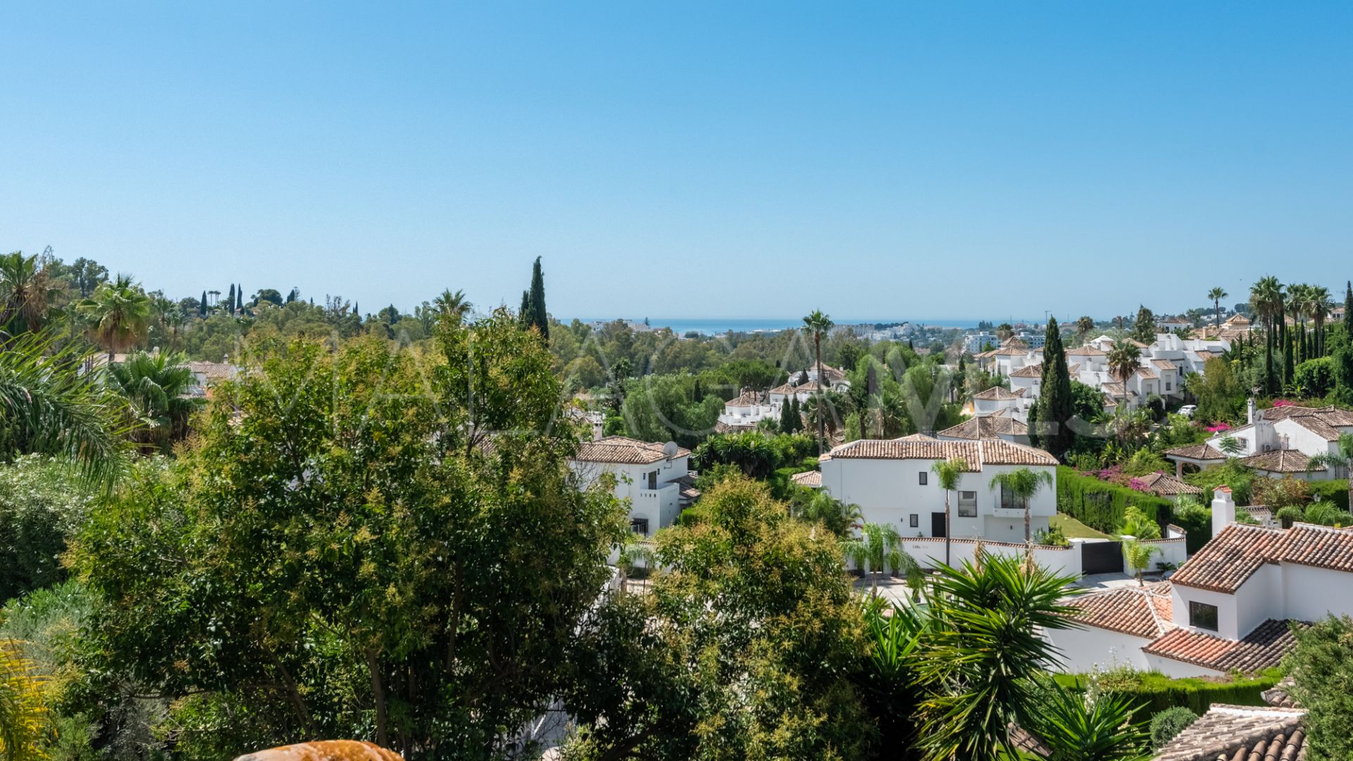 Villa for sale in Nueva Andalucia
