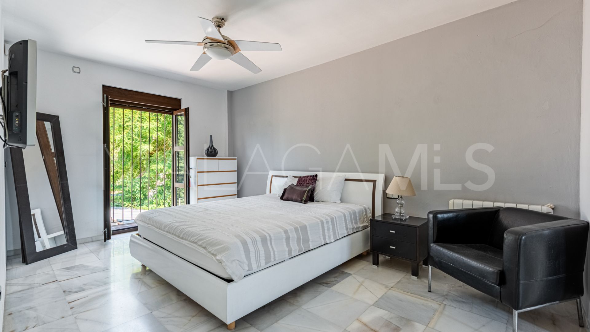 Villa for sale in Nueva Andalucia
