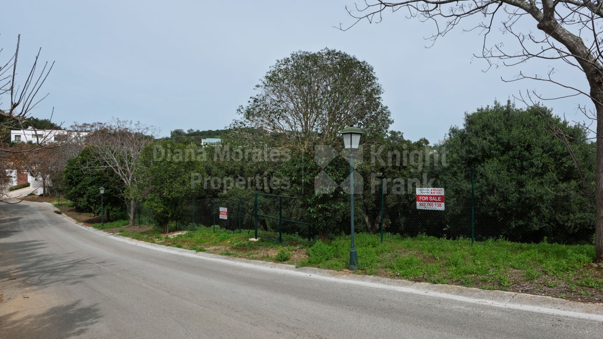 Sotogrande, Ideal plot in Almenara to build a modern villa integrated into nature