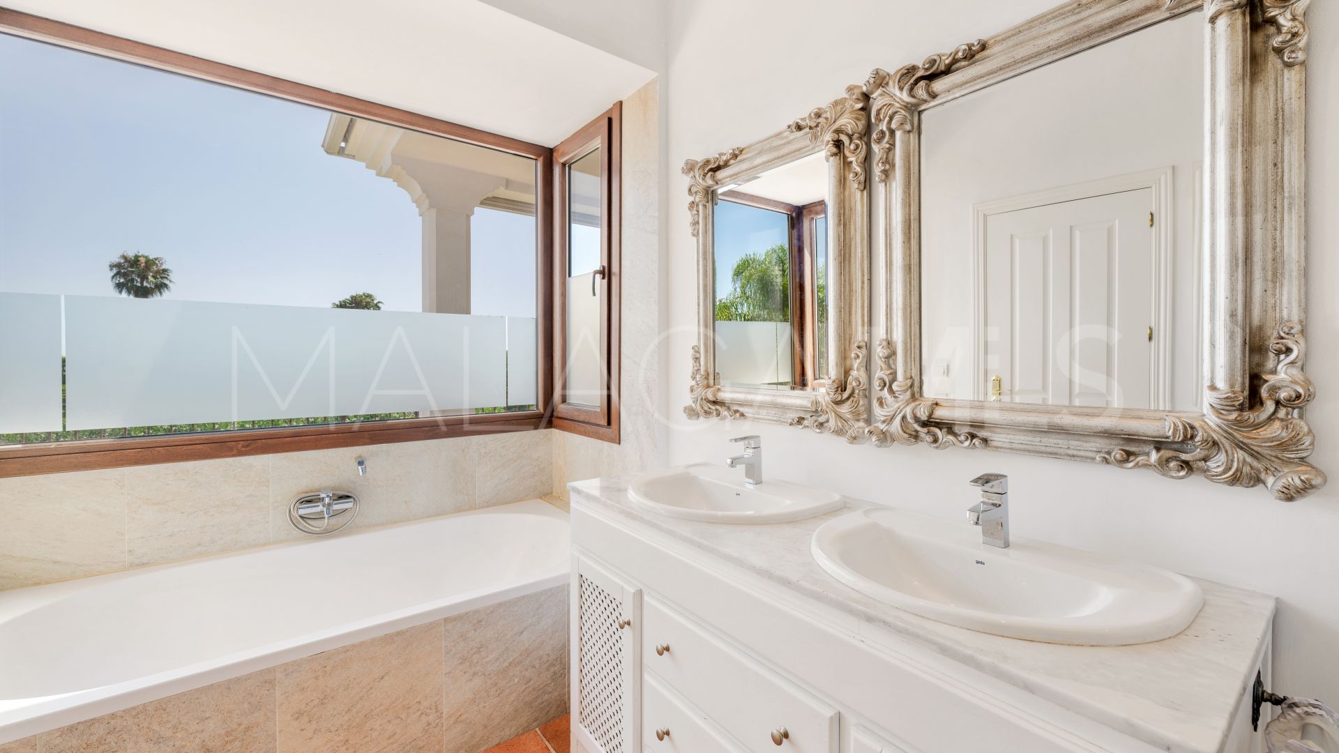 Villa for sale de 5 bedrooms in Pavona Real
