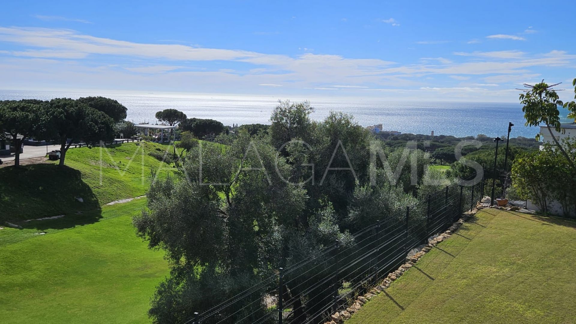 Buy villa de 5 bedrooms in Cabopino