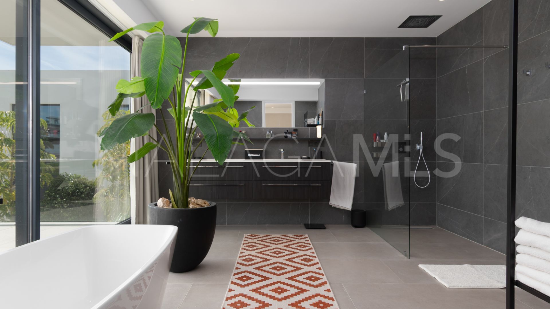 Buy villa de 5 bedrooms in Cabopino