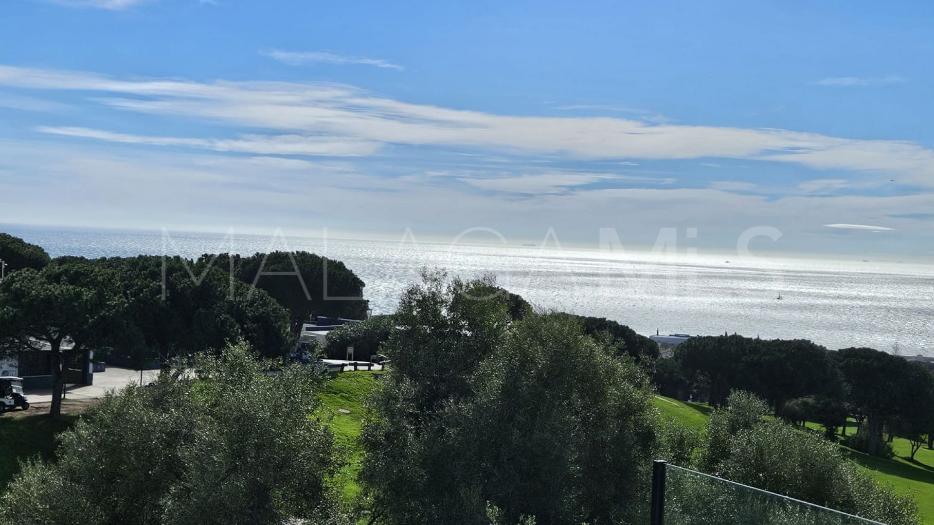 Buy villa de 5 bedrooms in Cabopino