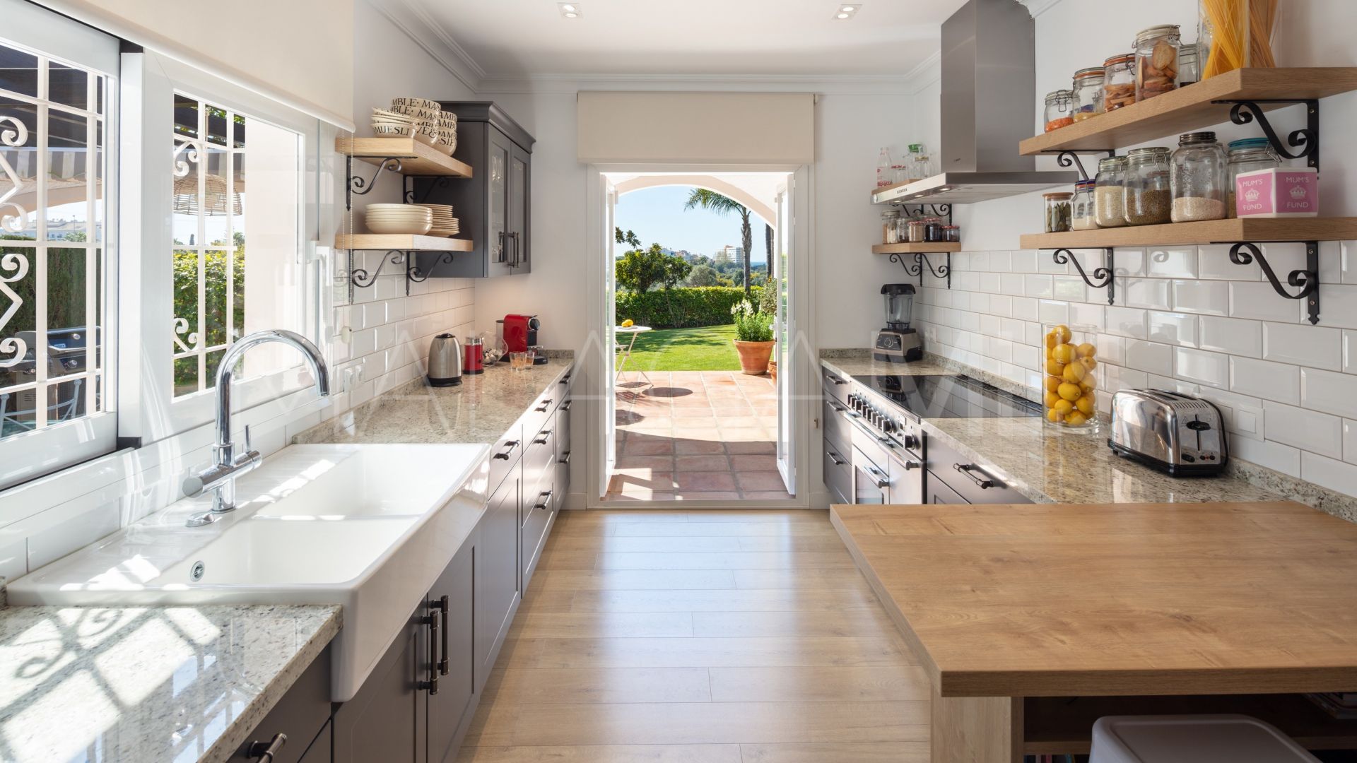 Se vende villa in El Rosario with 5 bedrooms