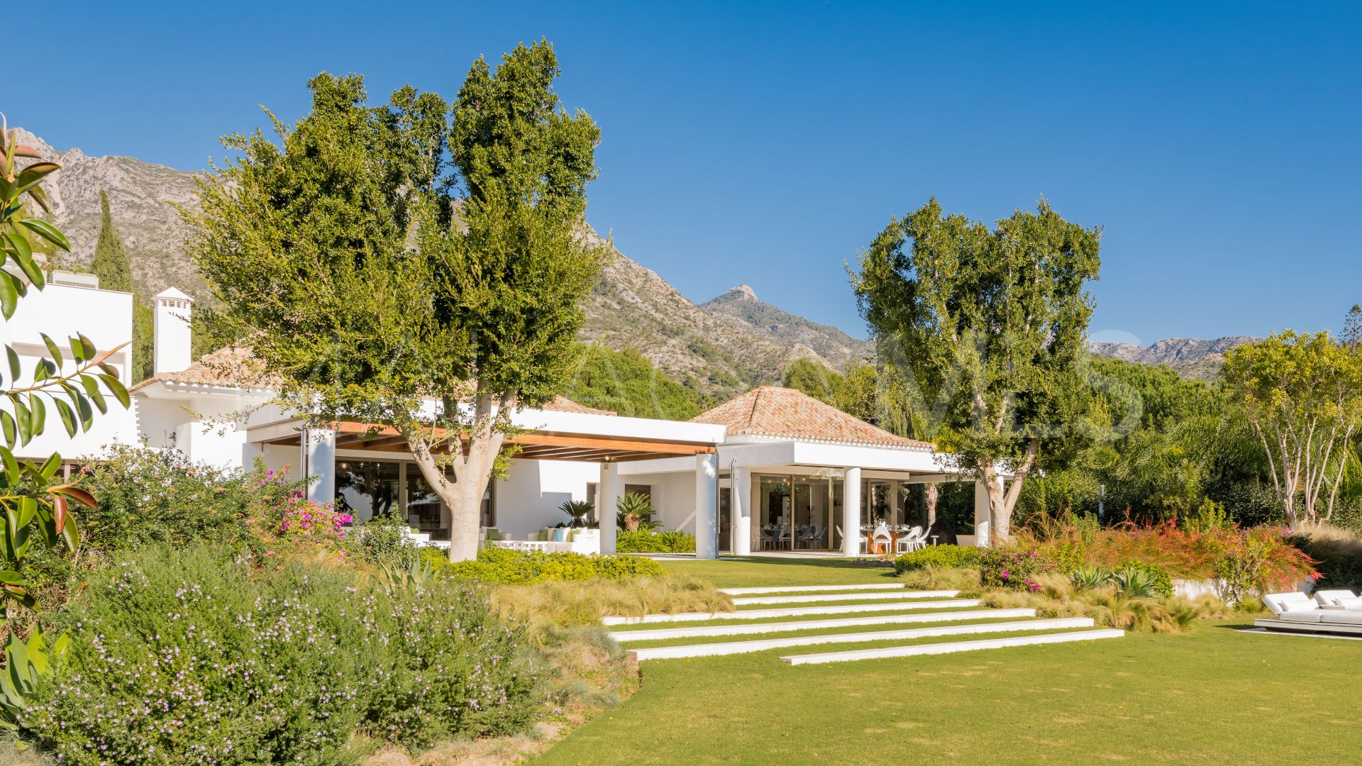 Villa for sale in La Quinta de Sierra Blanca