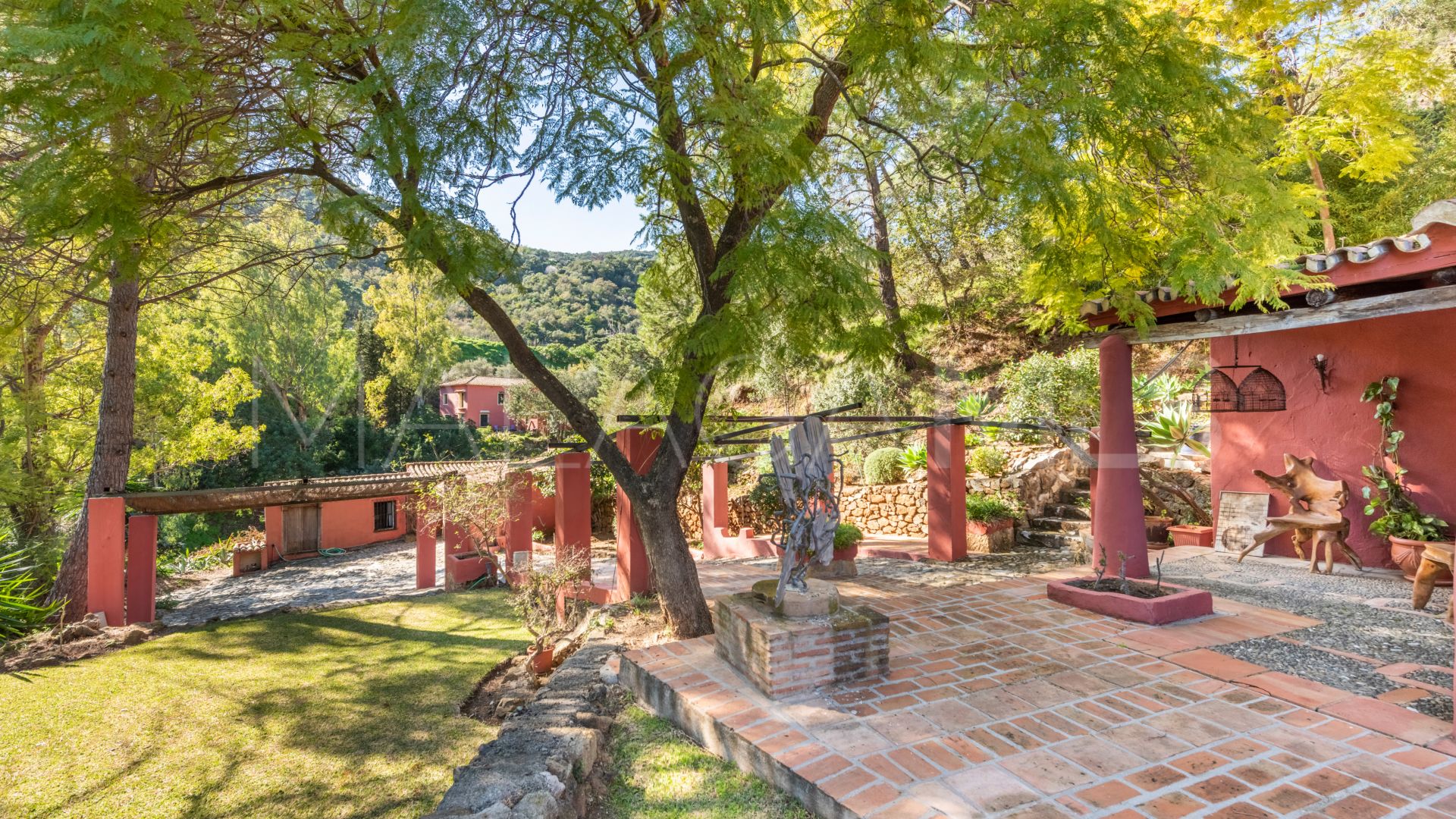 Finca a la venta in Benahavis