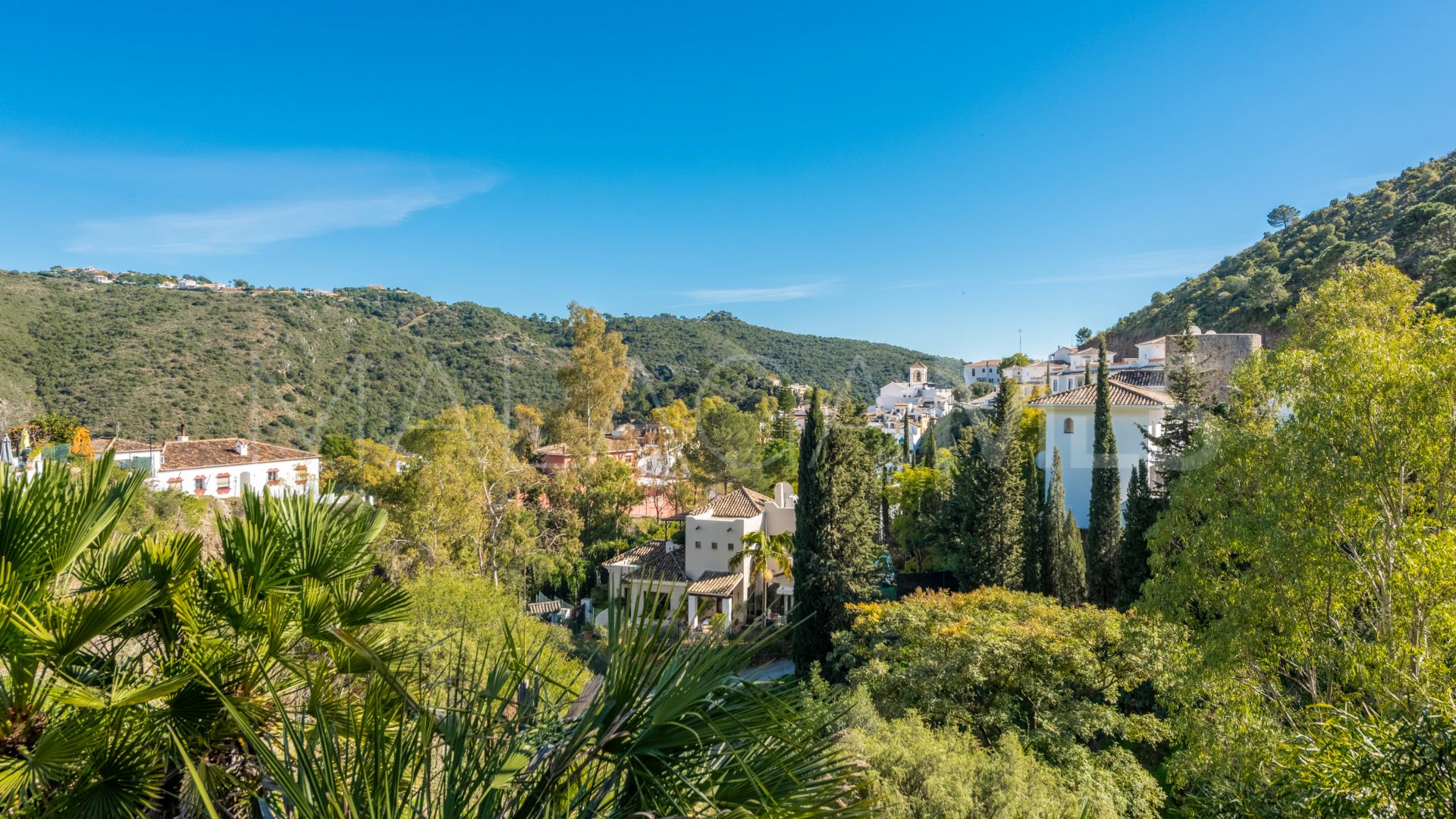 Finca a la venta in Benahavis