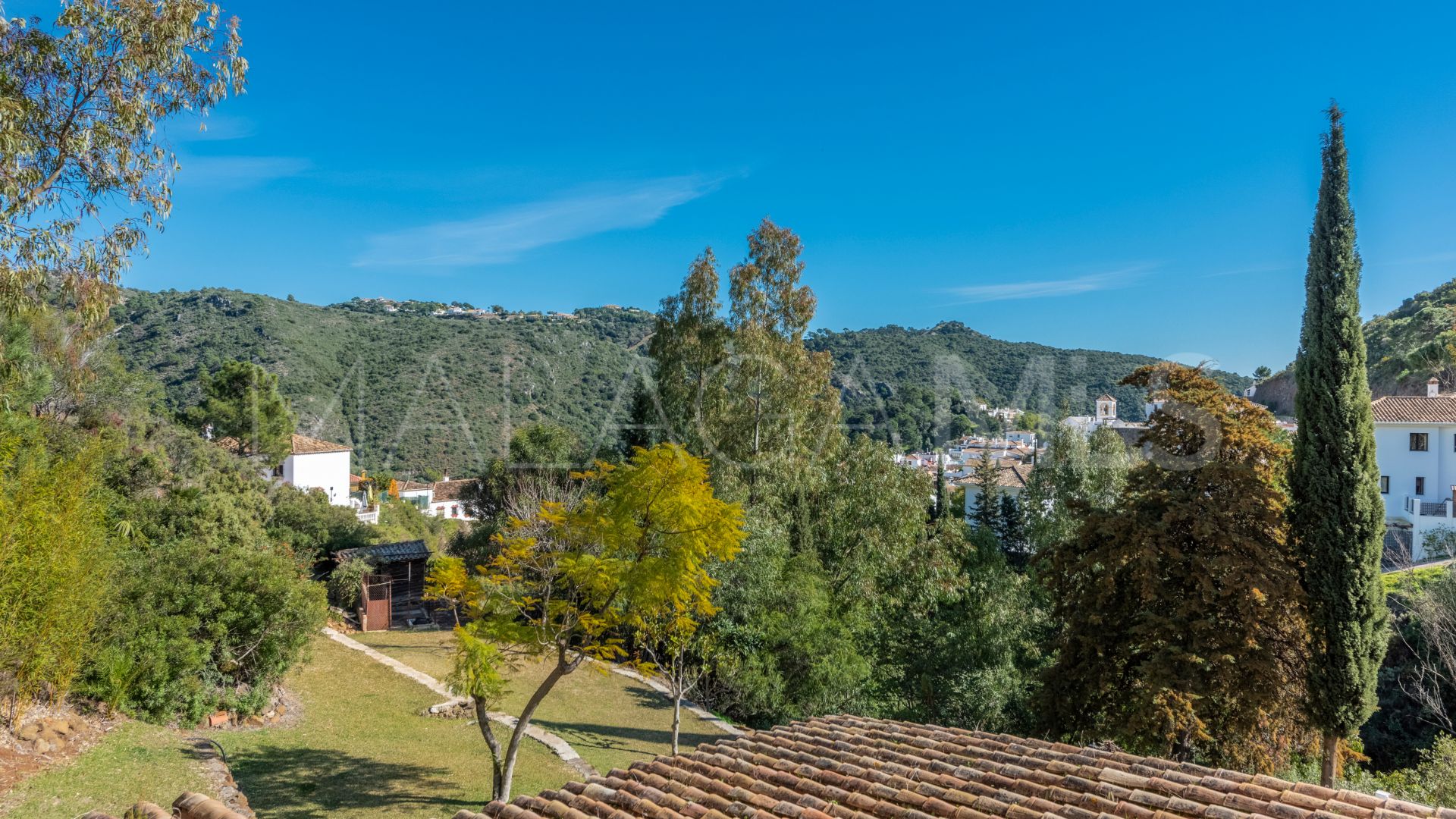 Finca a la venta in Benahavis