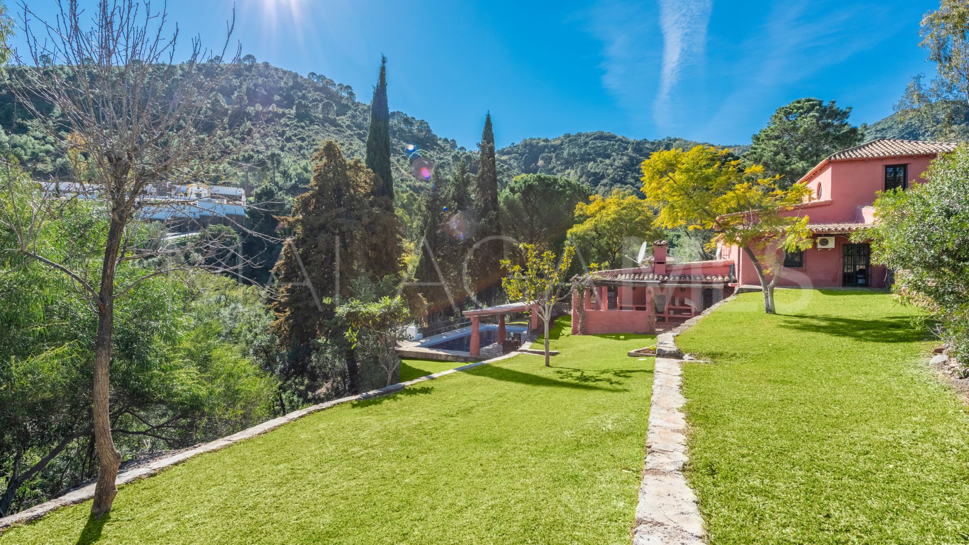 Finca a la venta in Benahavis