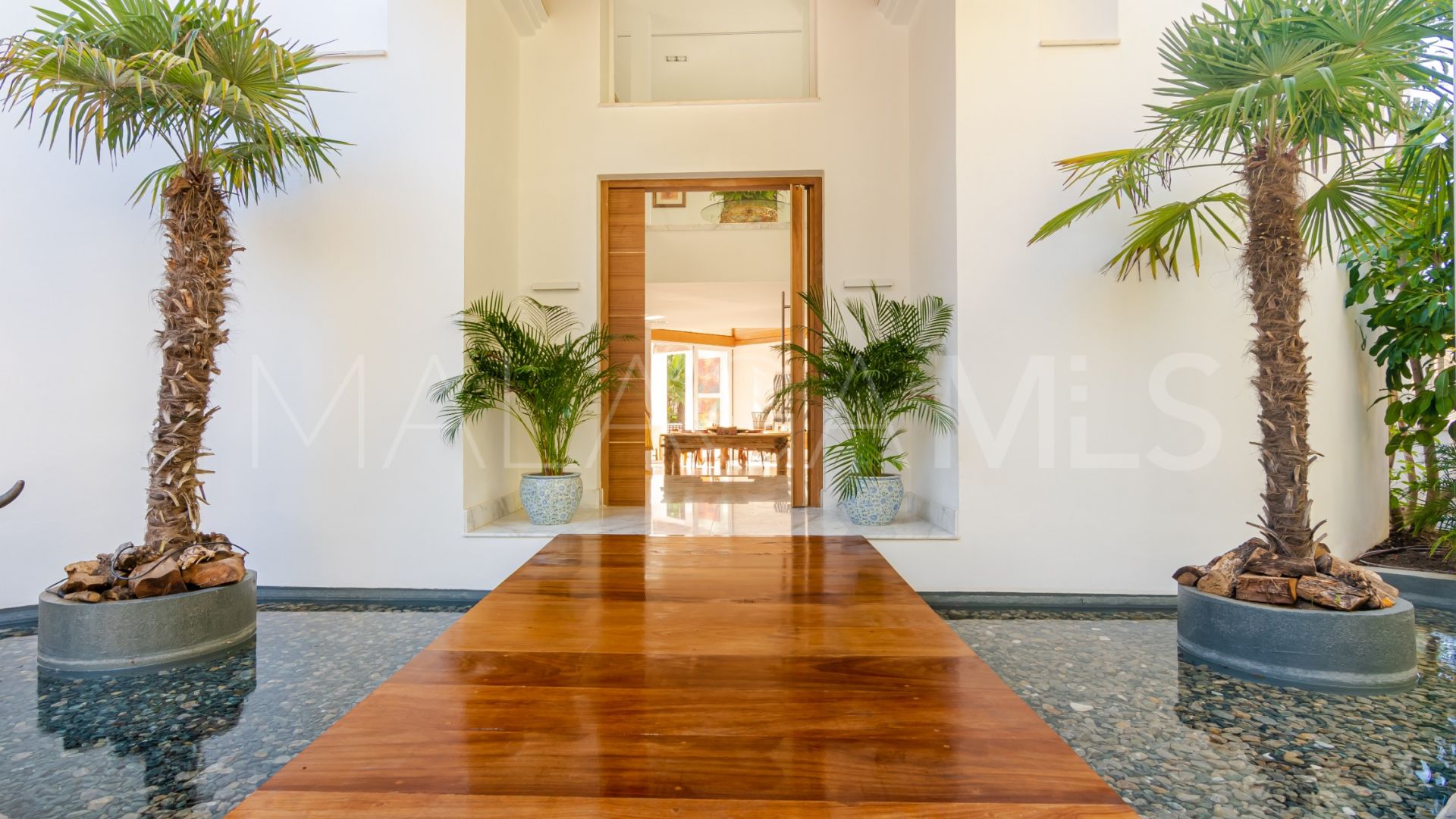 Villa for sale in Guadalmina Baja