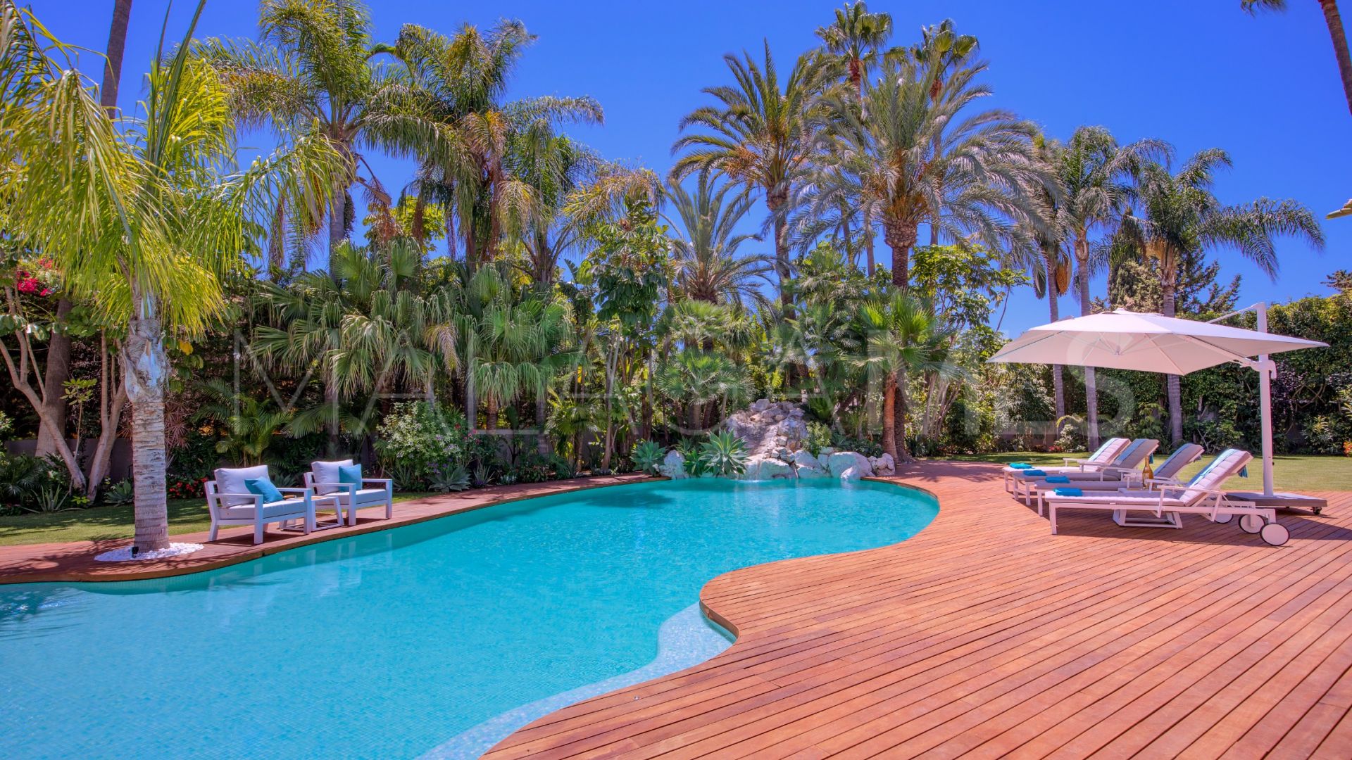 Villa for sale in Guadalmina Baja