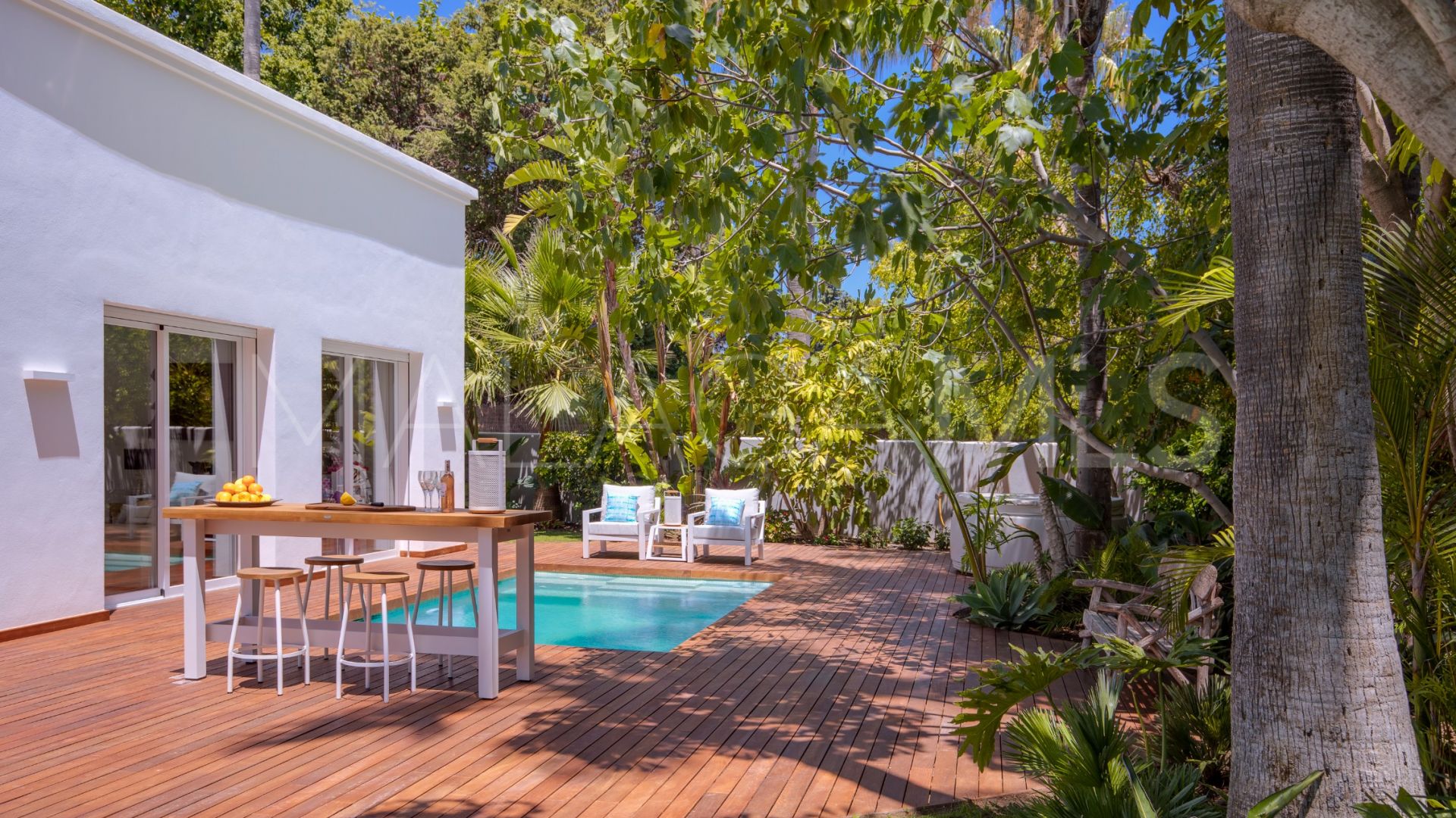 Villa for sale in Guadalmina Baja