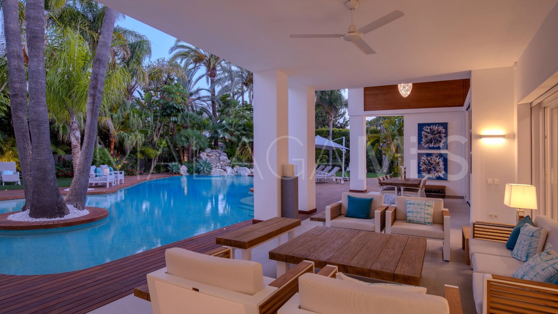 Villa for sale in Guadalmina Baja