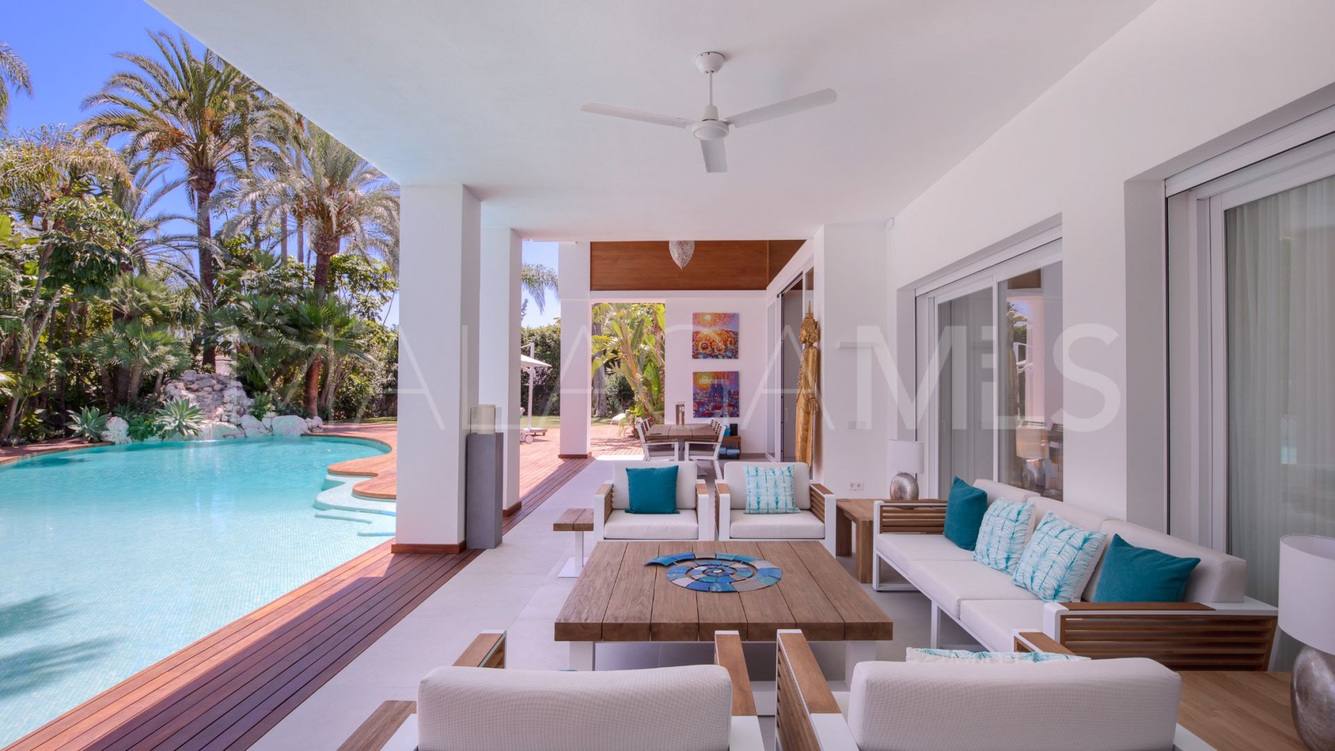 Villa for sale in Guadalmina Baja