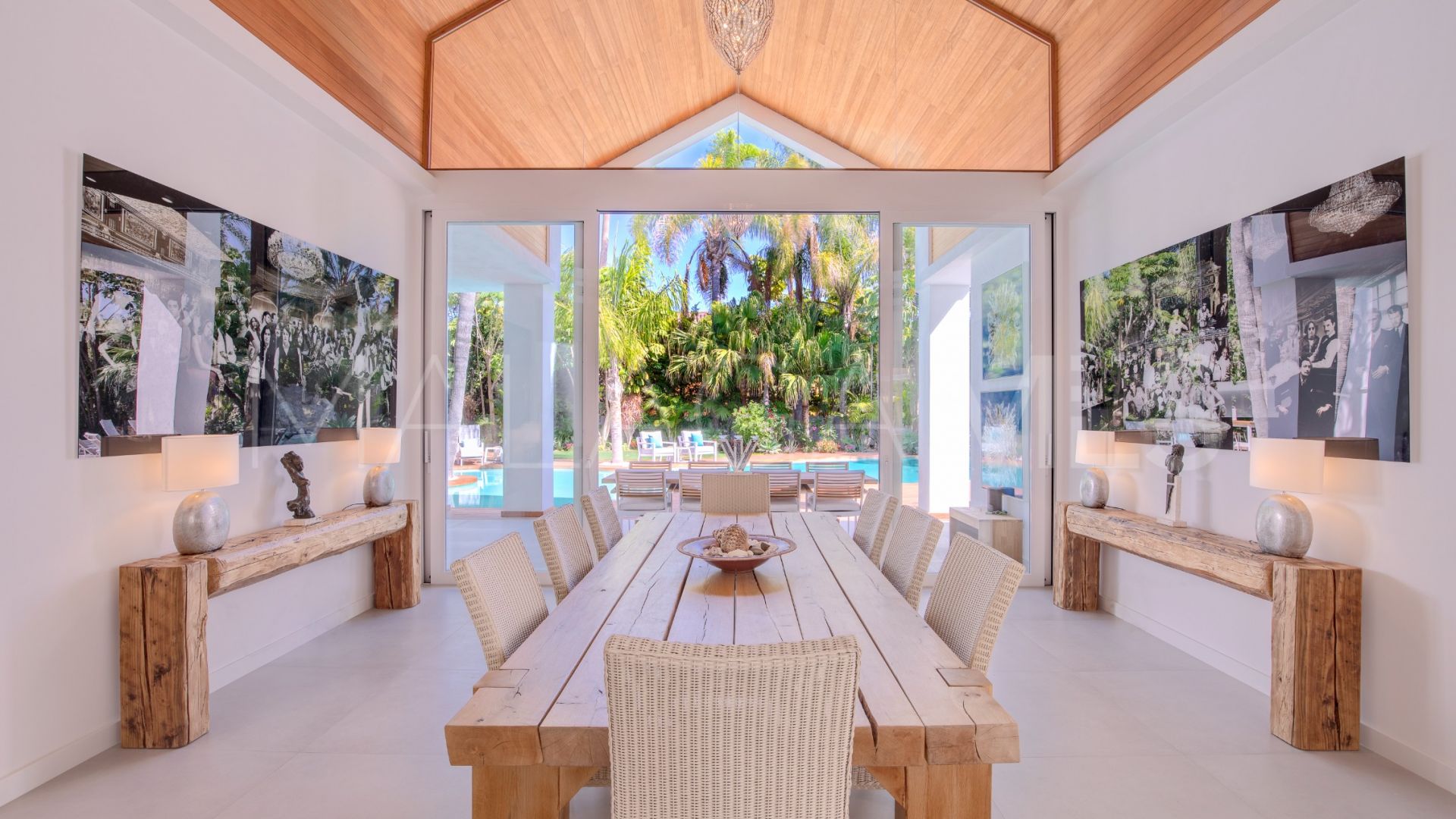Villa for sale in Guadalmina Baja