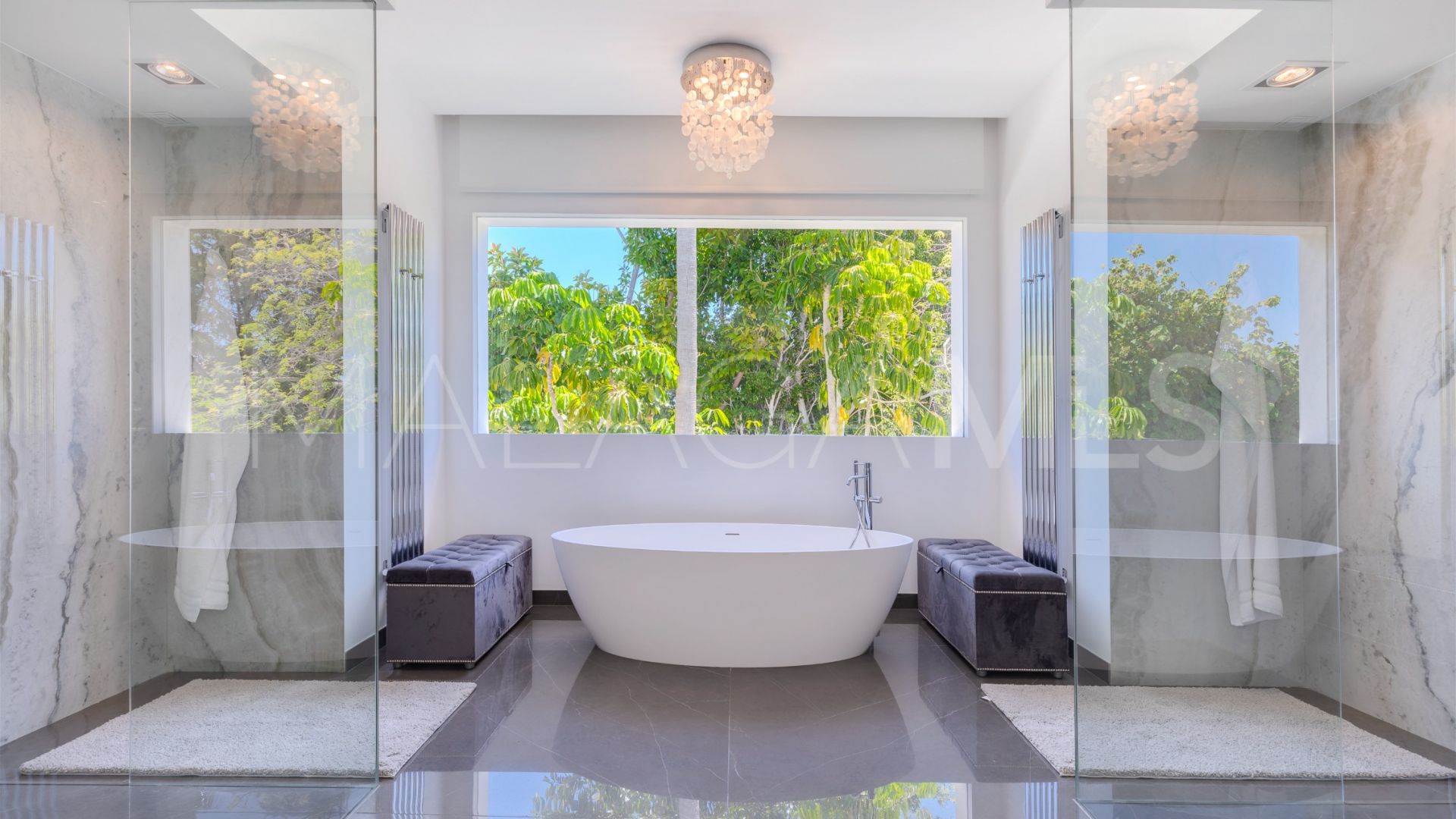 Villa for sale in Guadalmina Baja