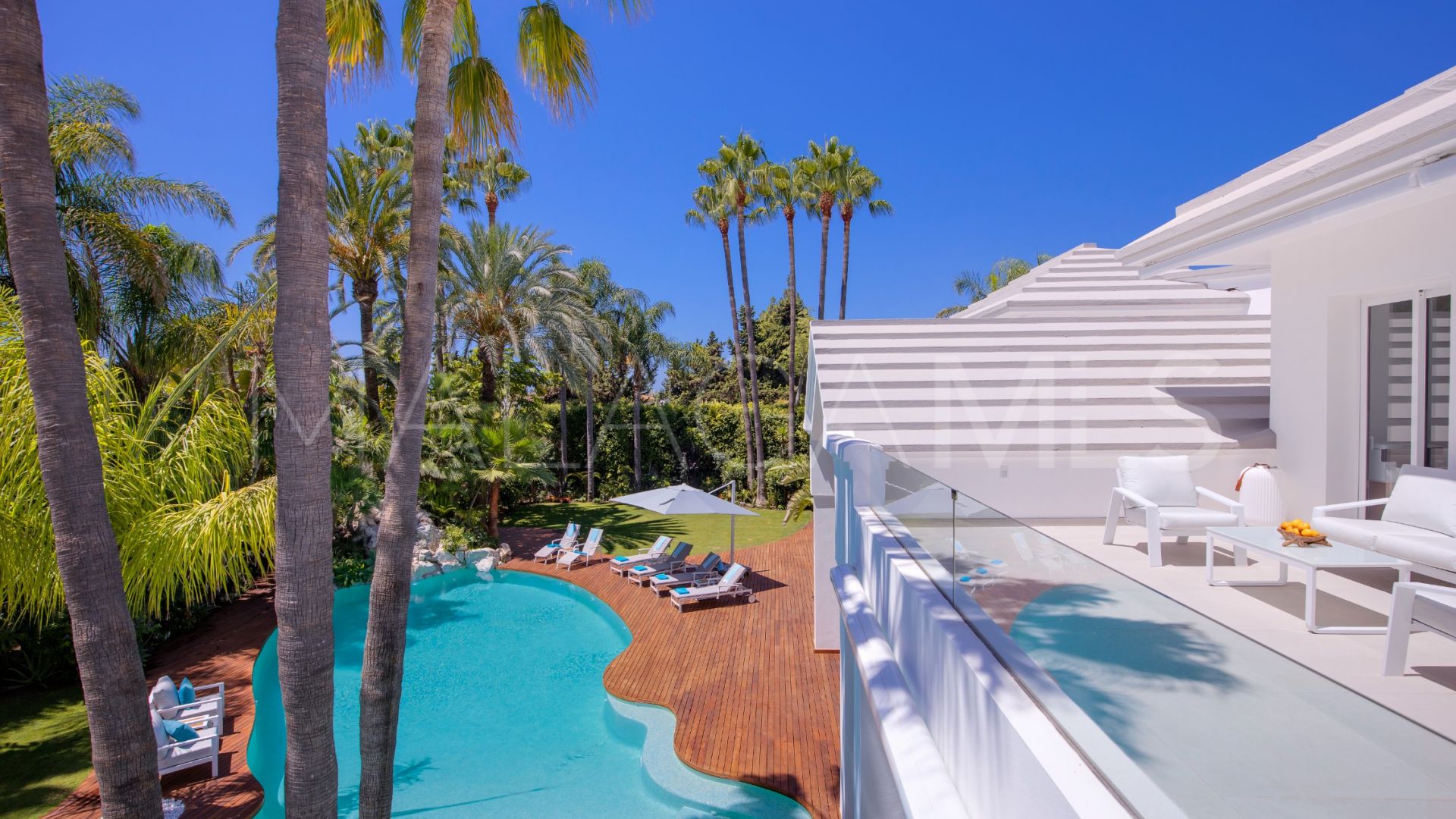 Villa for sale in Guadalmina Baja