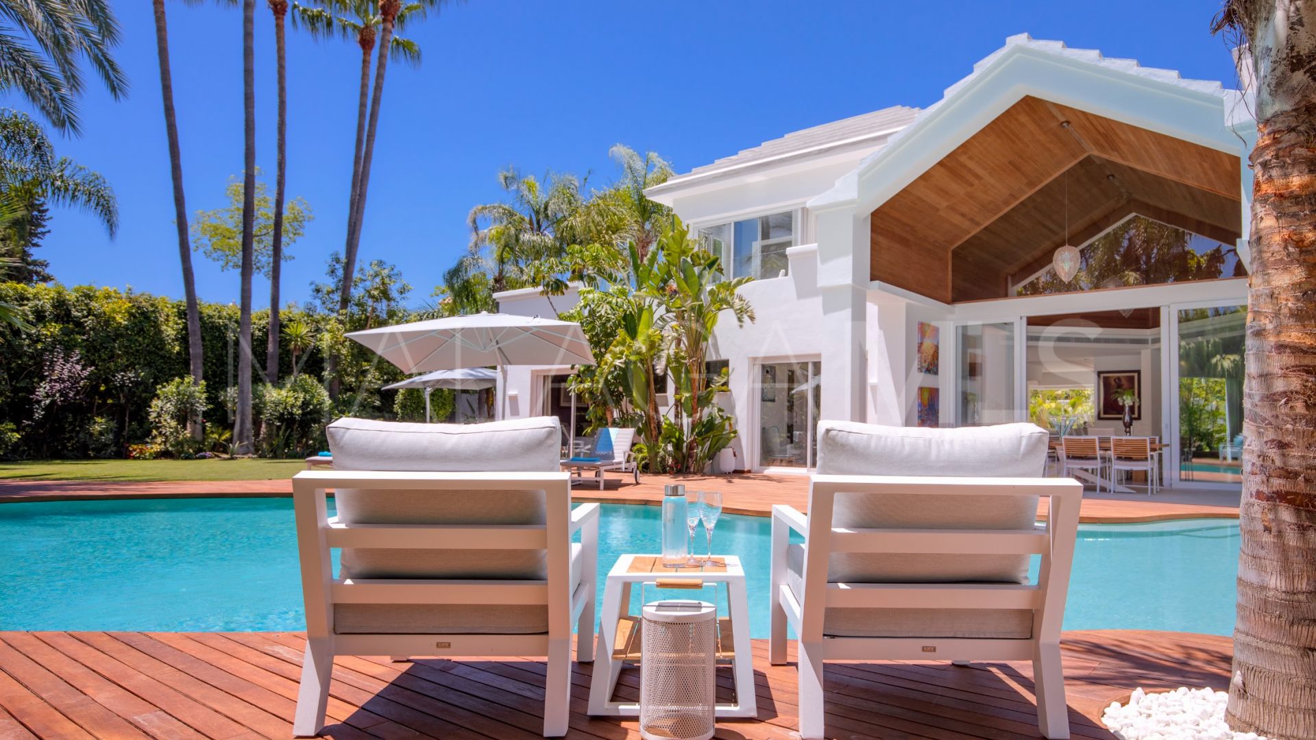 Villa for sale in Guadalmina Baja
