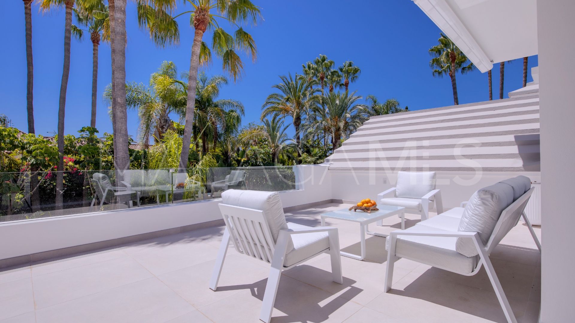 Villa for sale in Guadalmina Baja