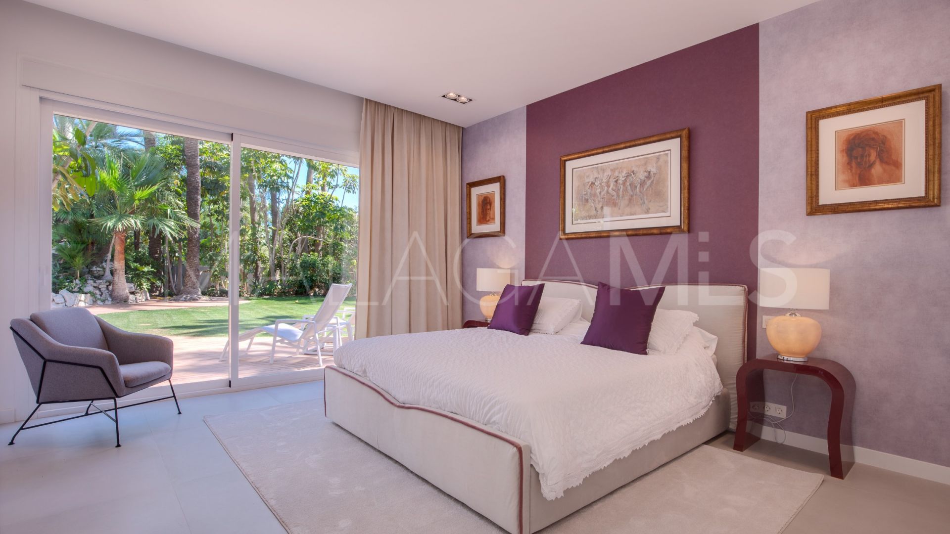 Villa for sale in Guadalmina Baja
