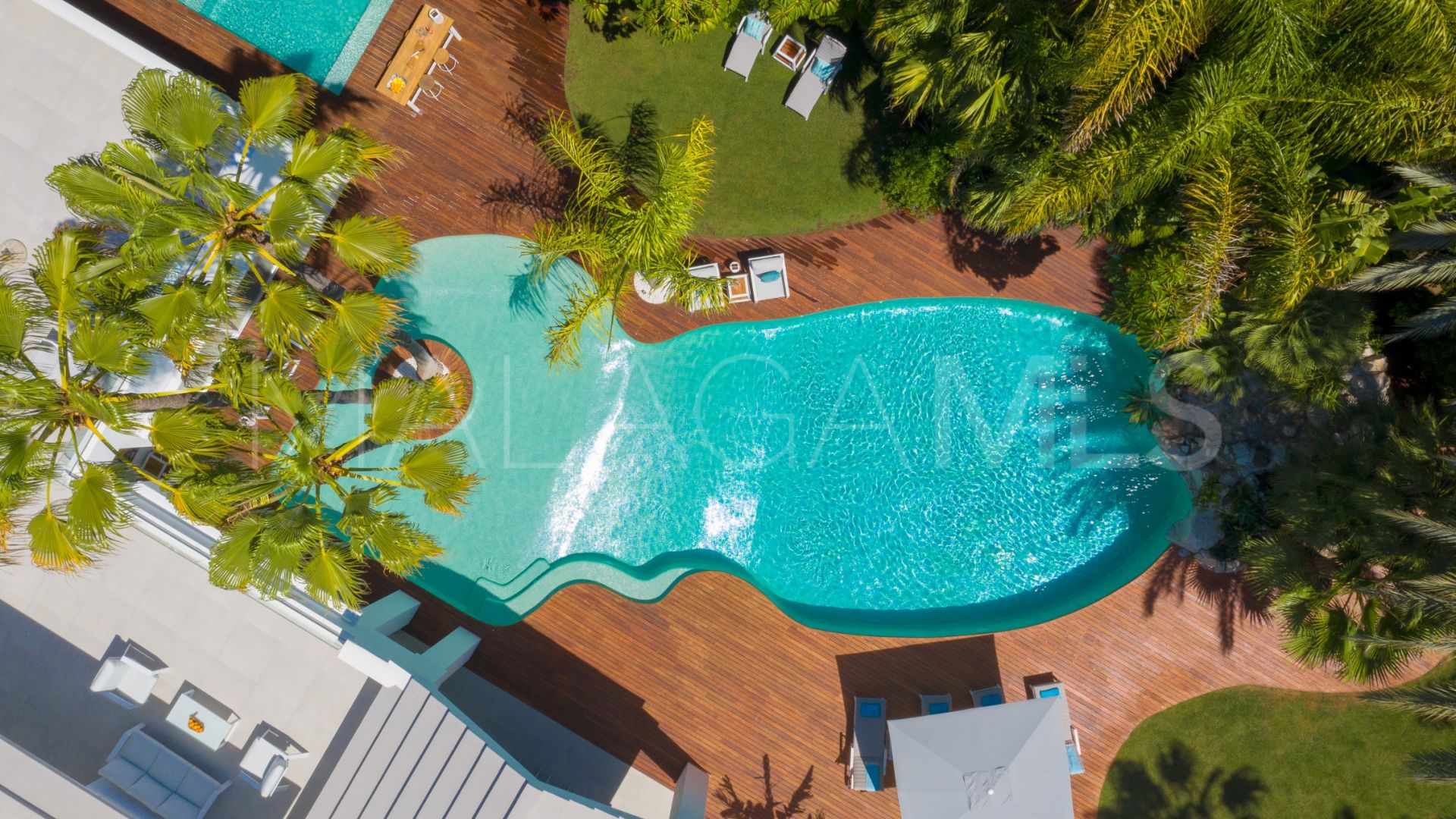 Villa for sale in Guadalmina Baja