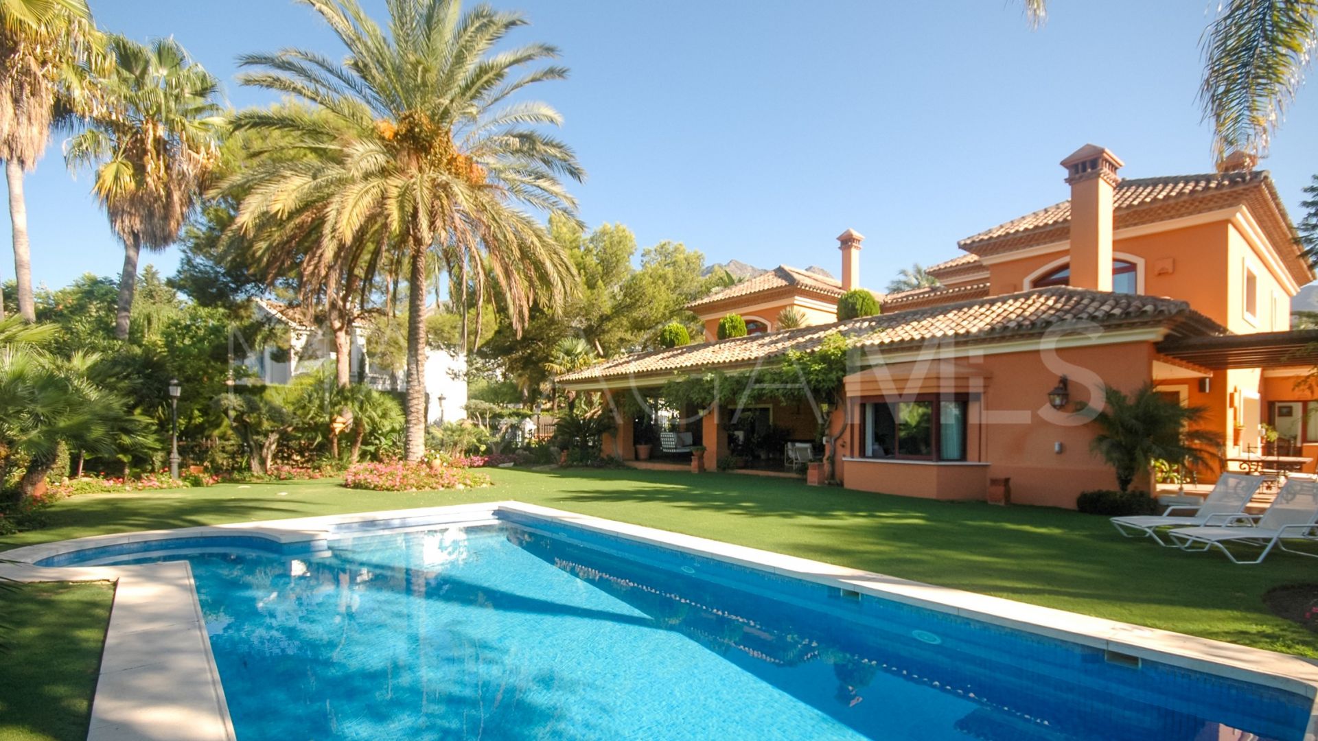 For sale 4 bedrooms villa in Altos Reales