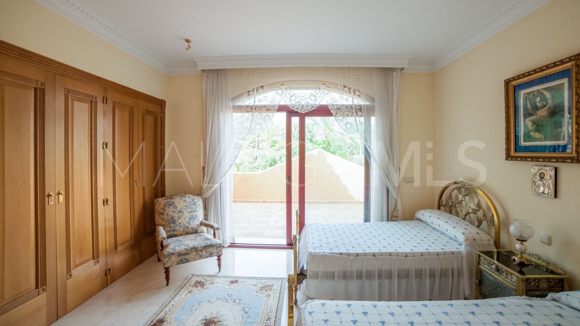 For sale 4 bedrooms villa in Altos Reales