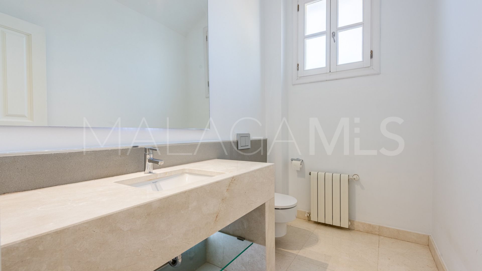 Villa for sale in Guadalmina Baja