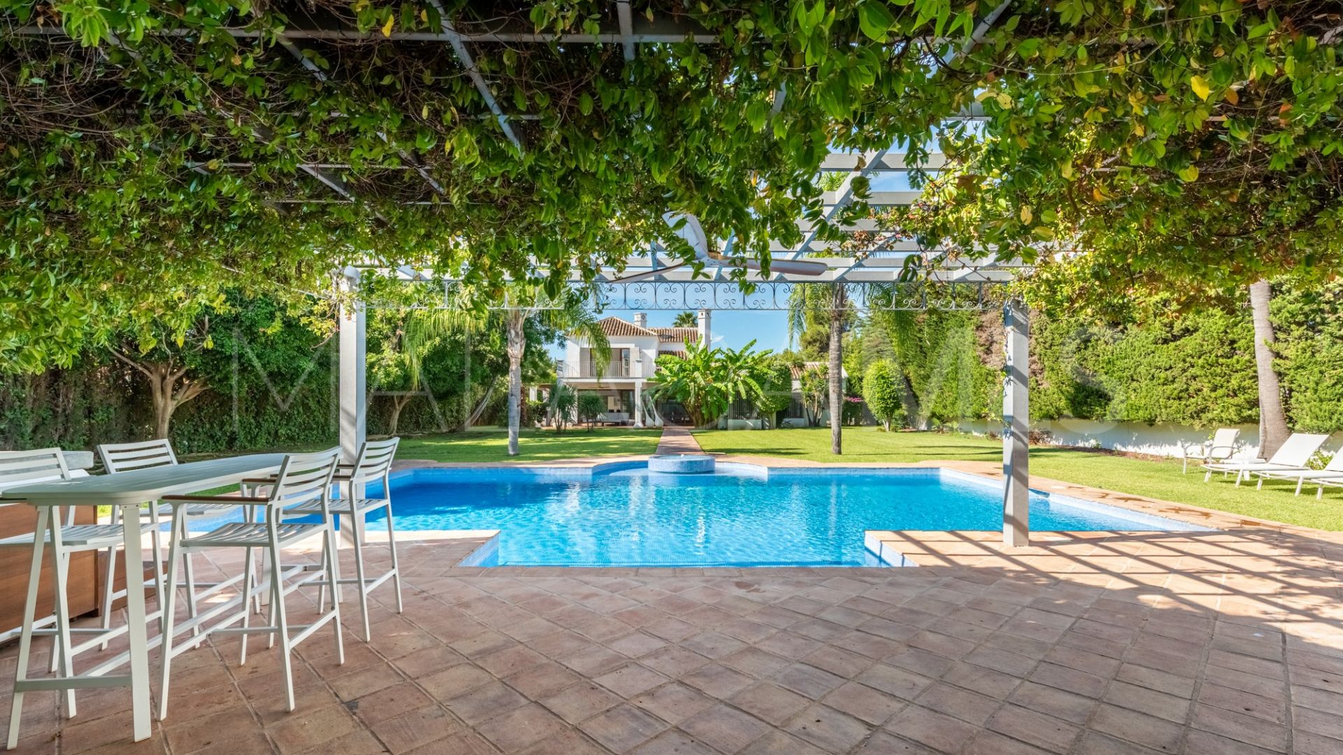 Villa for sale in Guadalmina Baja