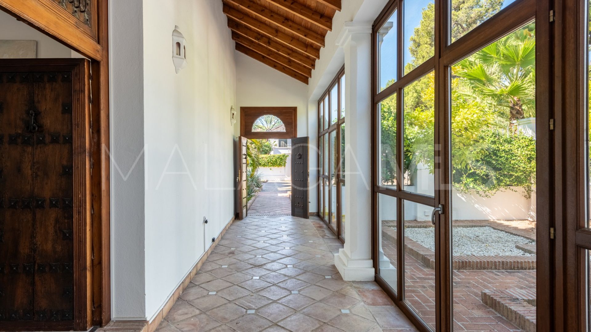Villa for sale in Guadalmina Baja