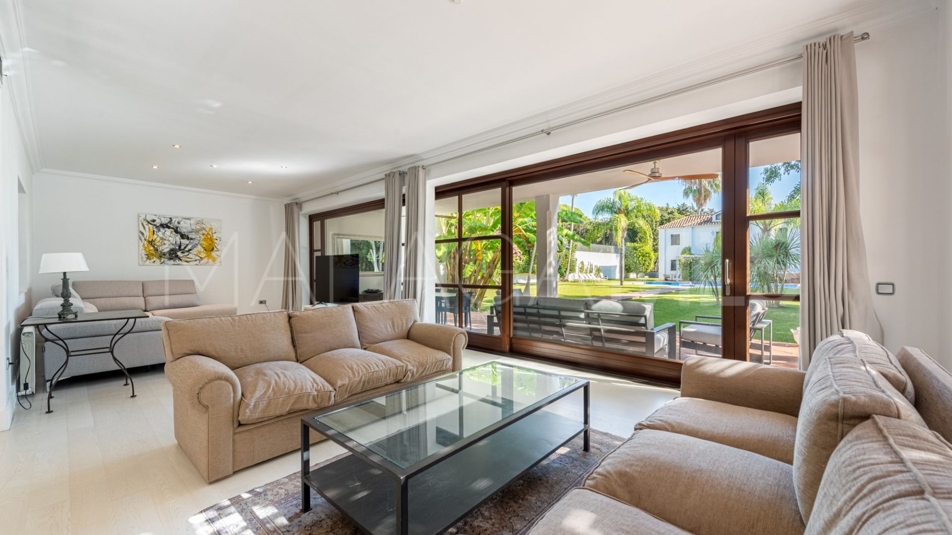 Villa for sale in Guadalmina Baja