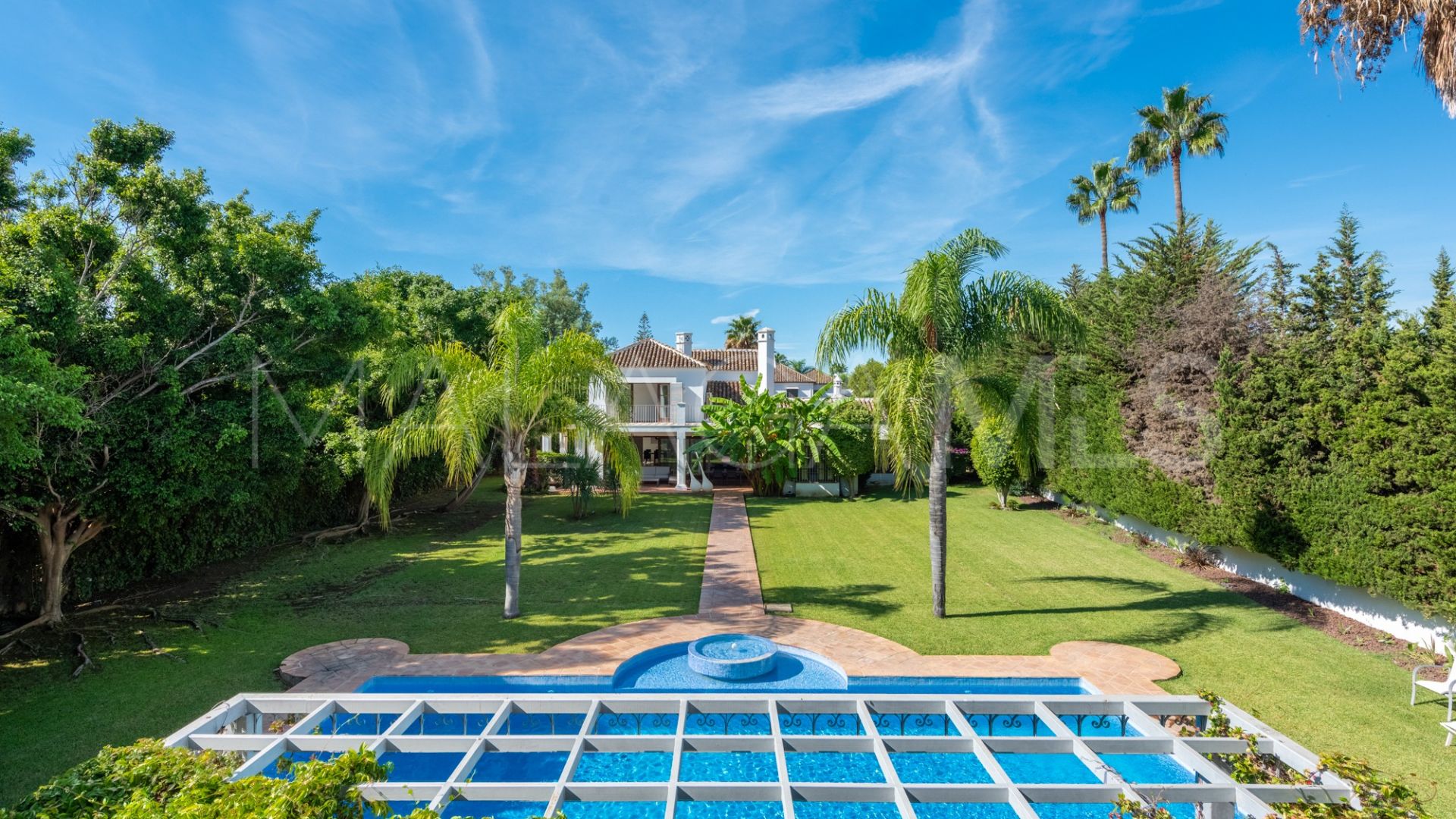 Villa for sale in Guadalmina Baja