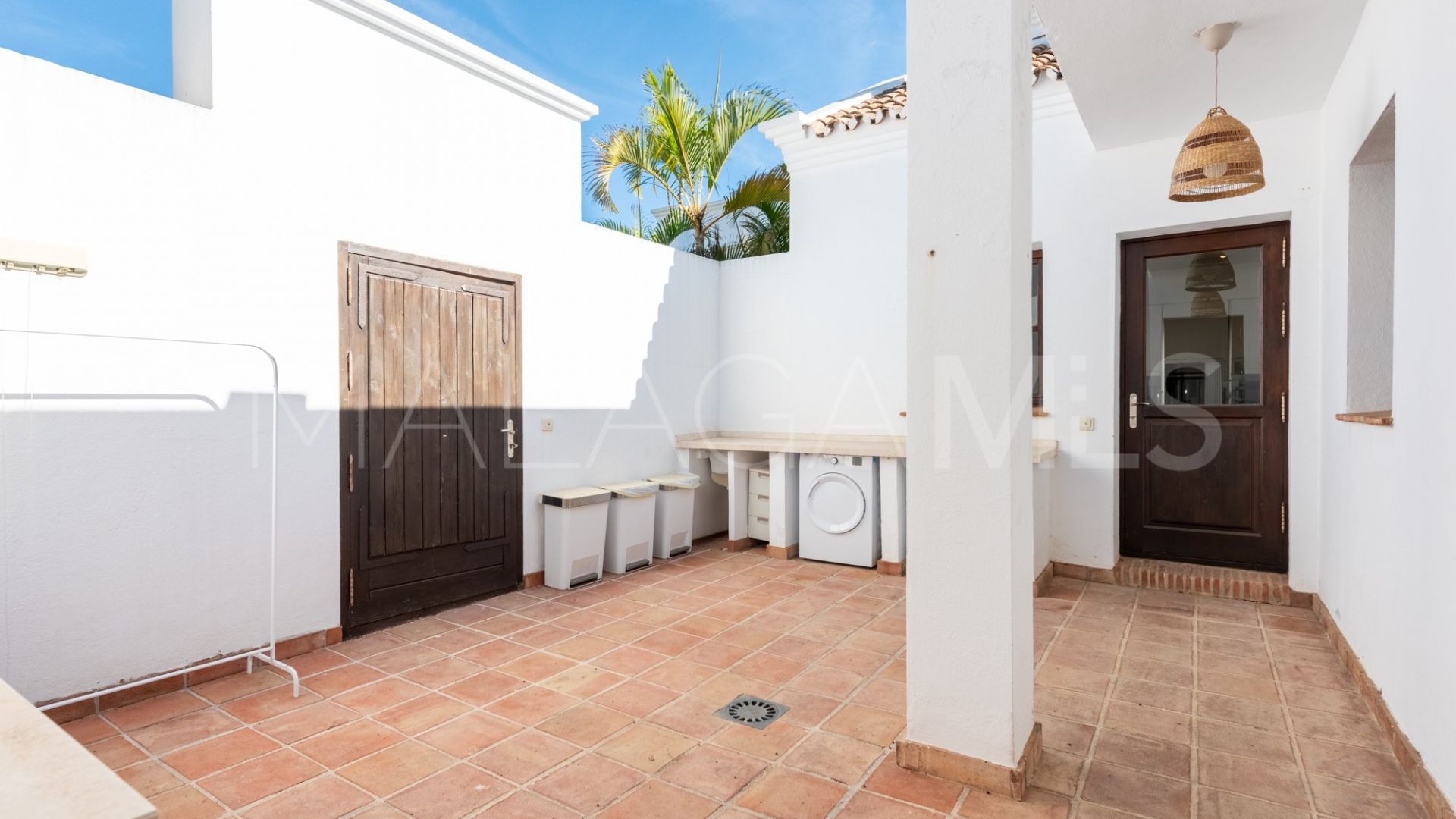 Villa for sale in Guadalmina Baja