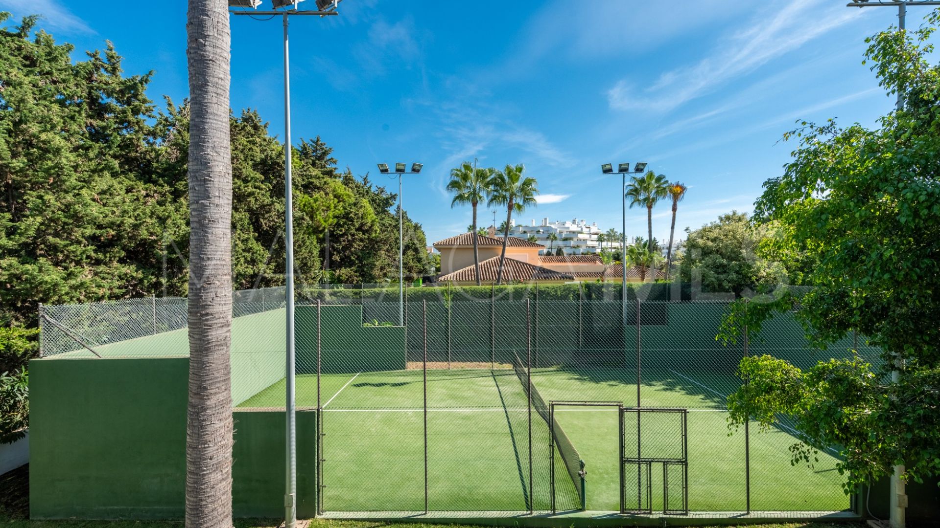 Villa for sale in Guadalmina Baja
