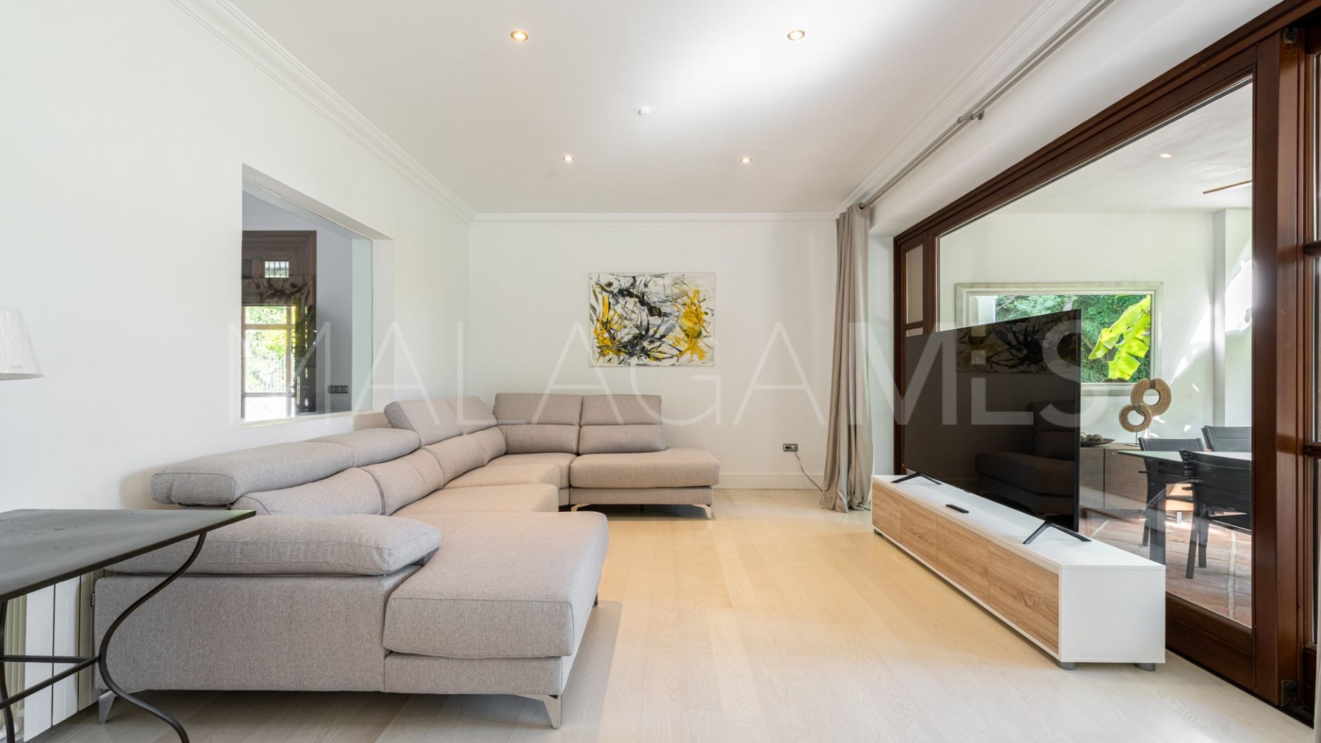 Villa for sale in Guadalmina Baja