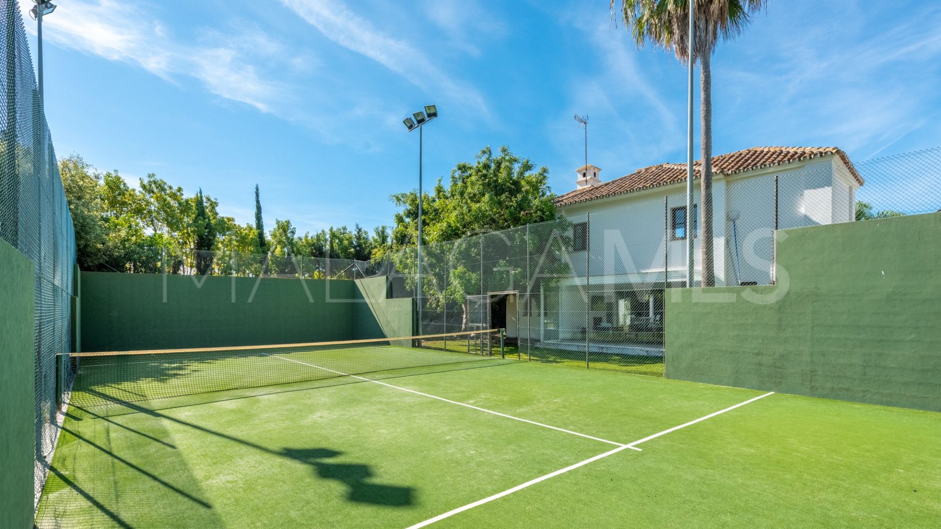 Villa for sale in Guadalmina Baja