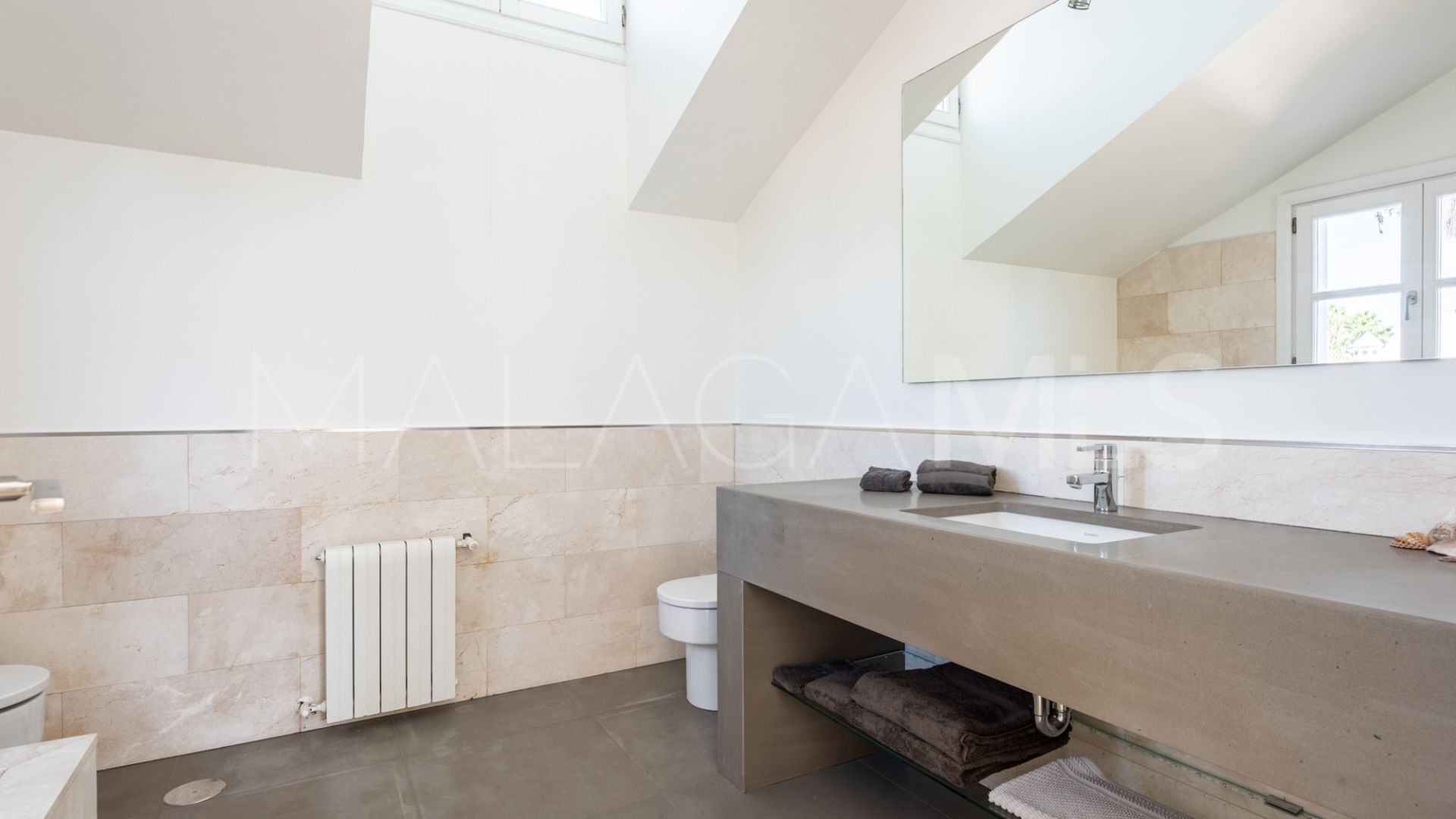 Villa for sale in Guadalmina Baja