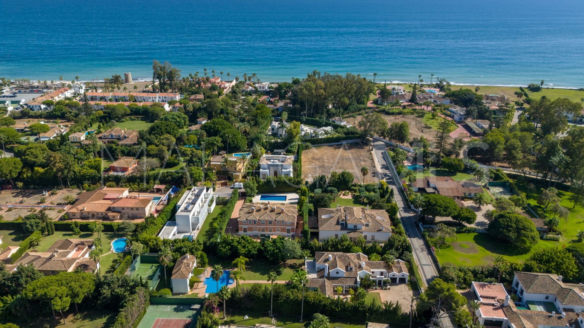 Villa for sale in Guadalmina Baja