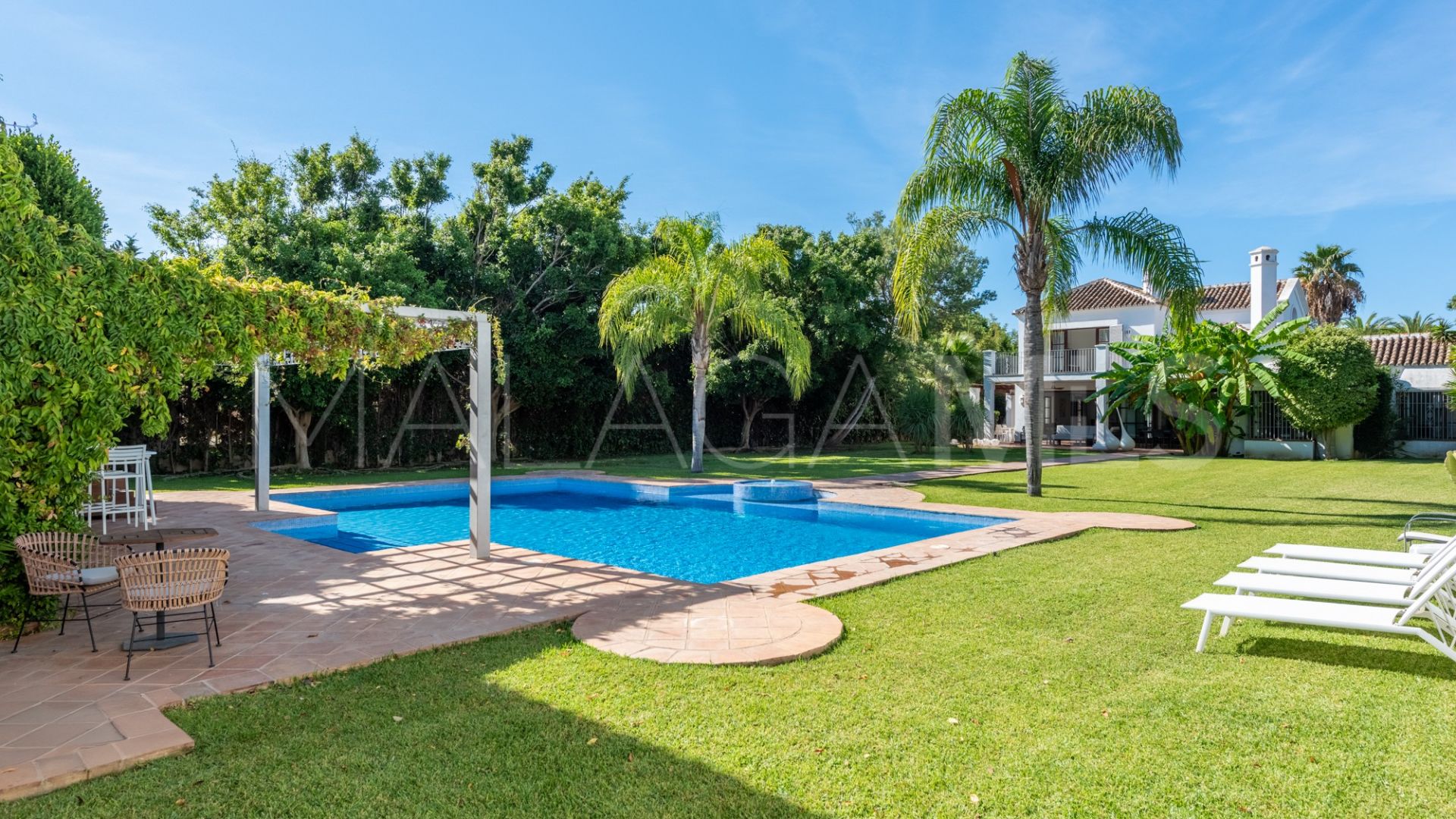 Villa for sale in Guadalmina Baja