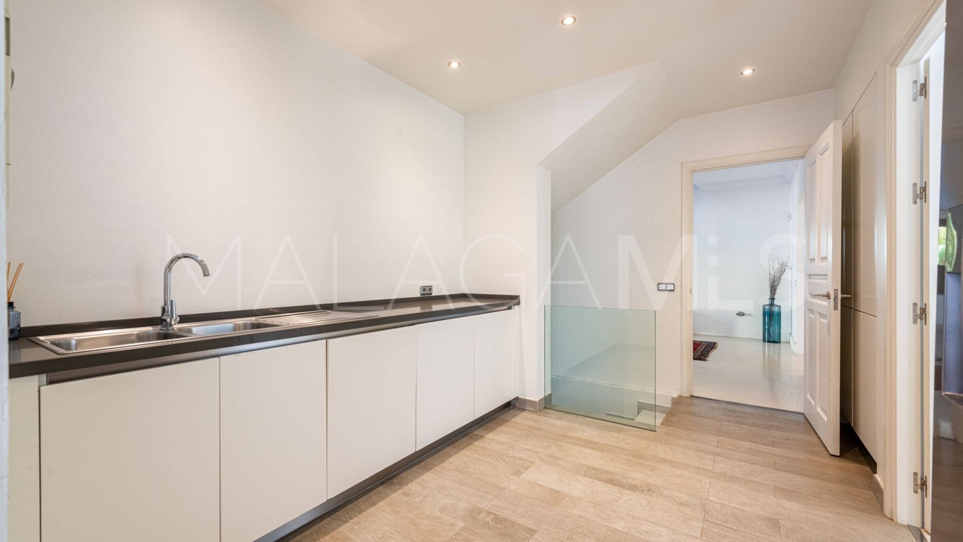 Villa for sale in Guadalmina Baja