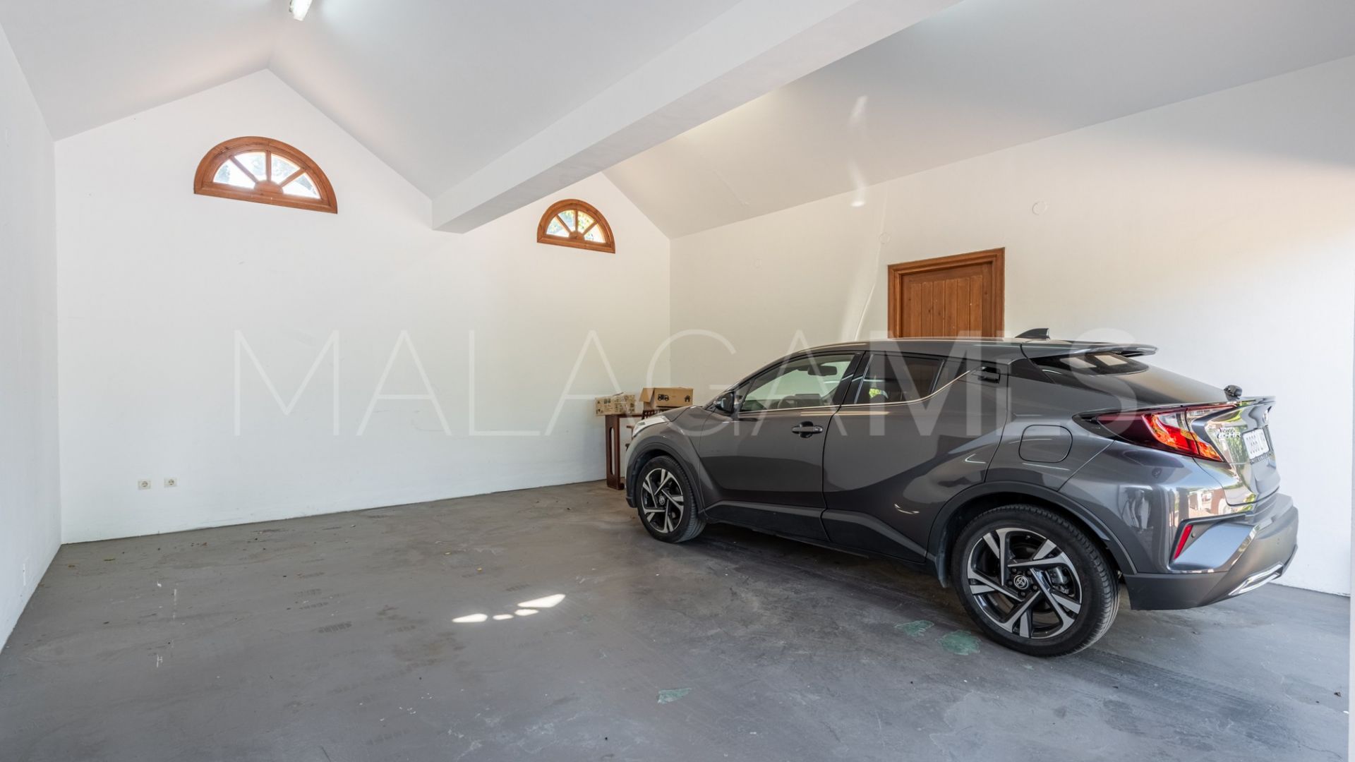 Villa for sale in Guadalmina Baja