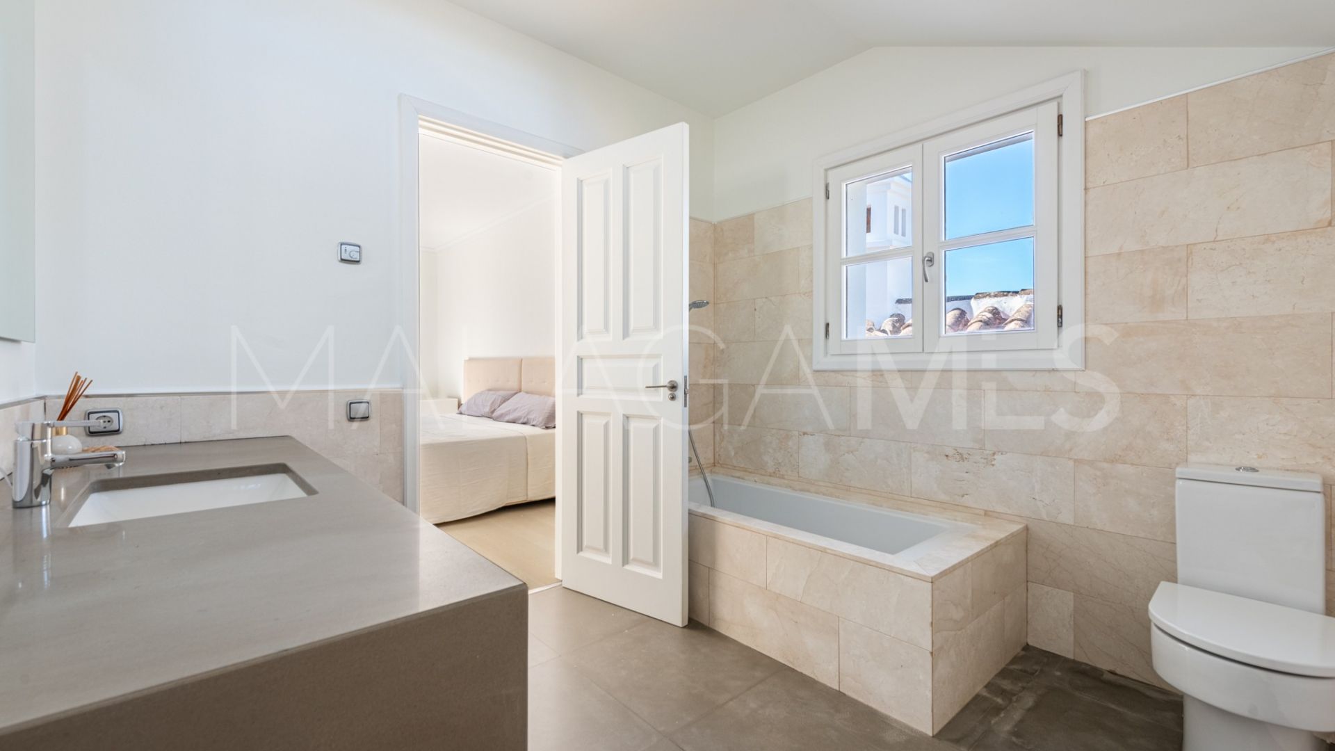 Villa for sale in Guadalmina Baja