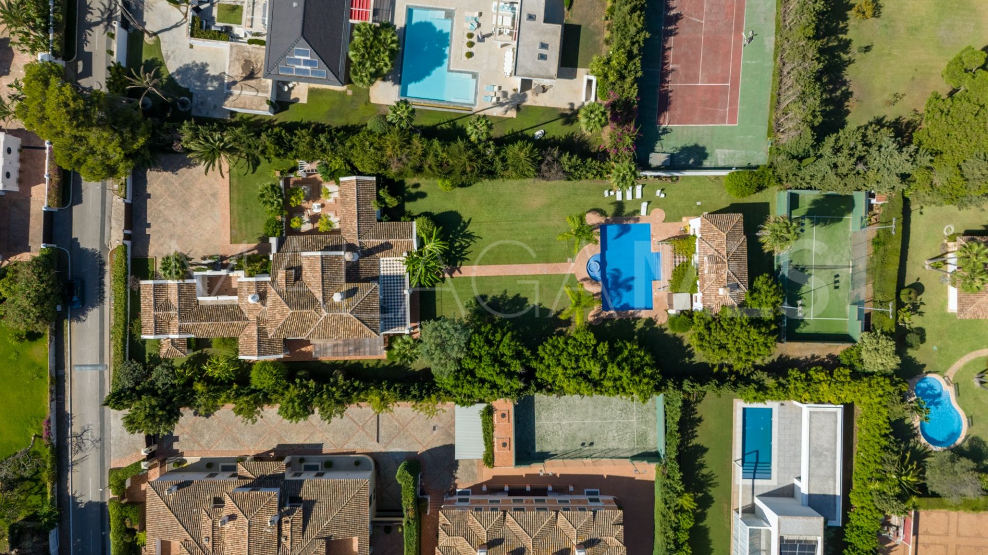 Villa for sale in Guadalmina Baja