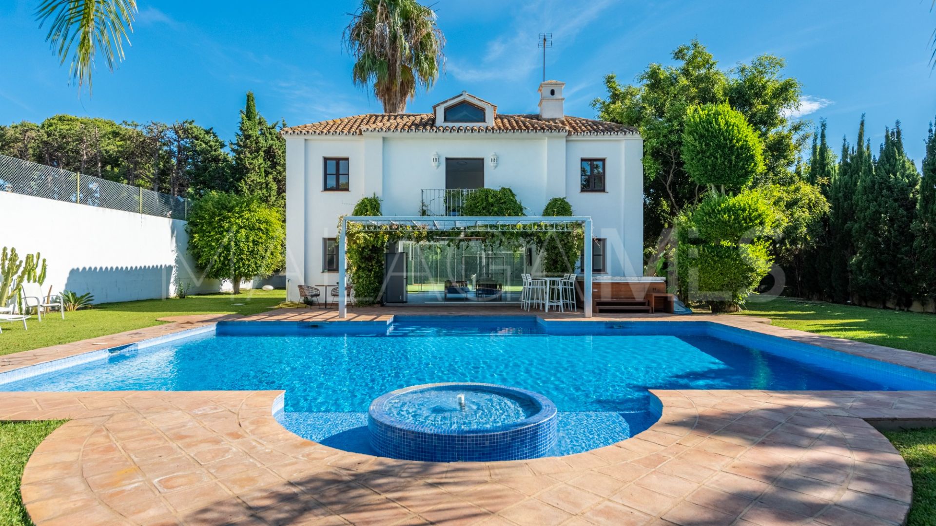 Villa for sale in Guadalmina Baja
