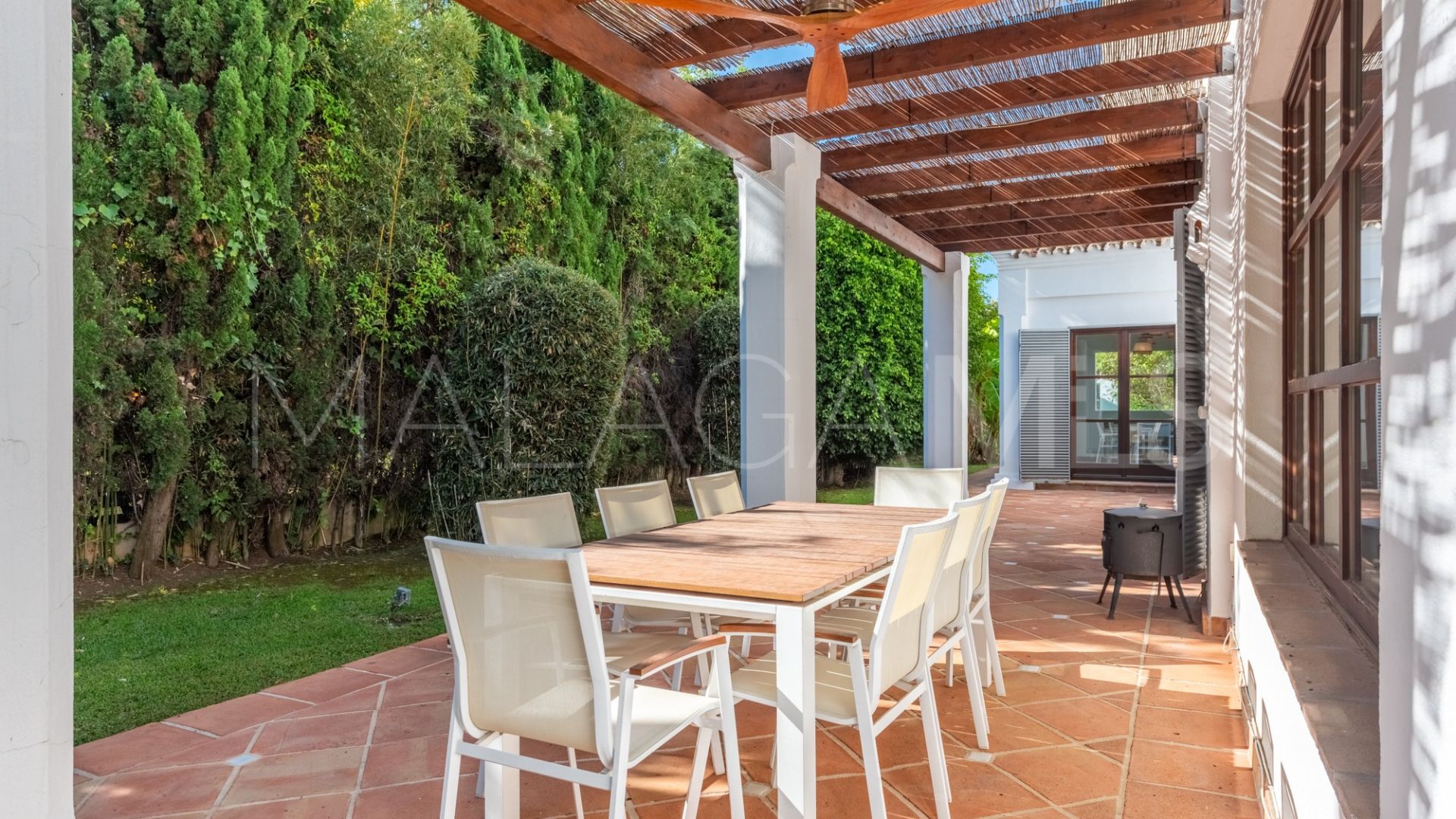 Villa for sale in Guadalmina Baja