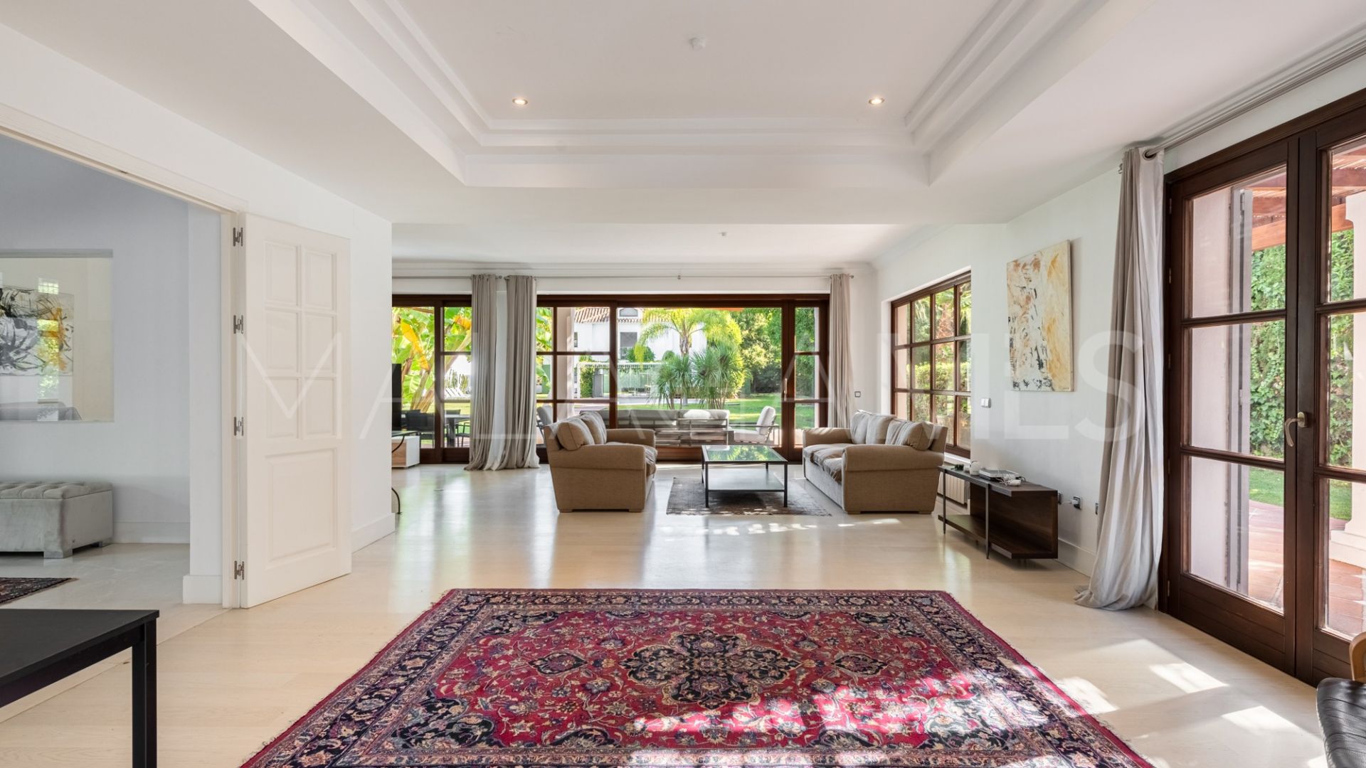 Villa for sale in Guadalmina Baja