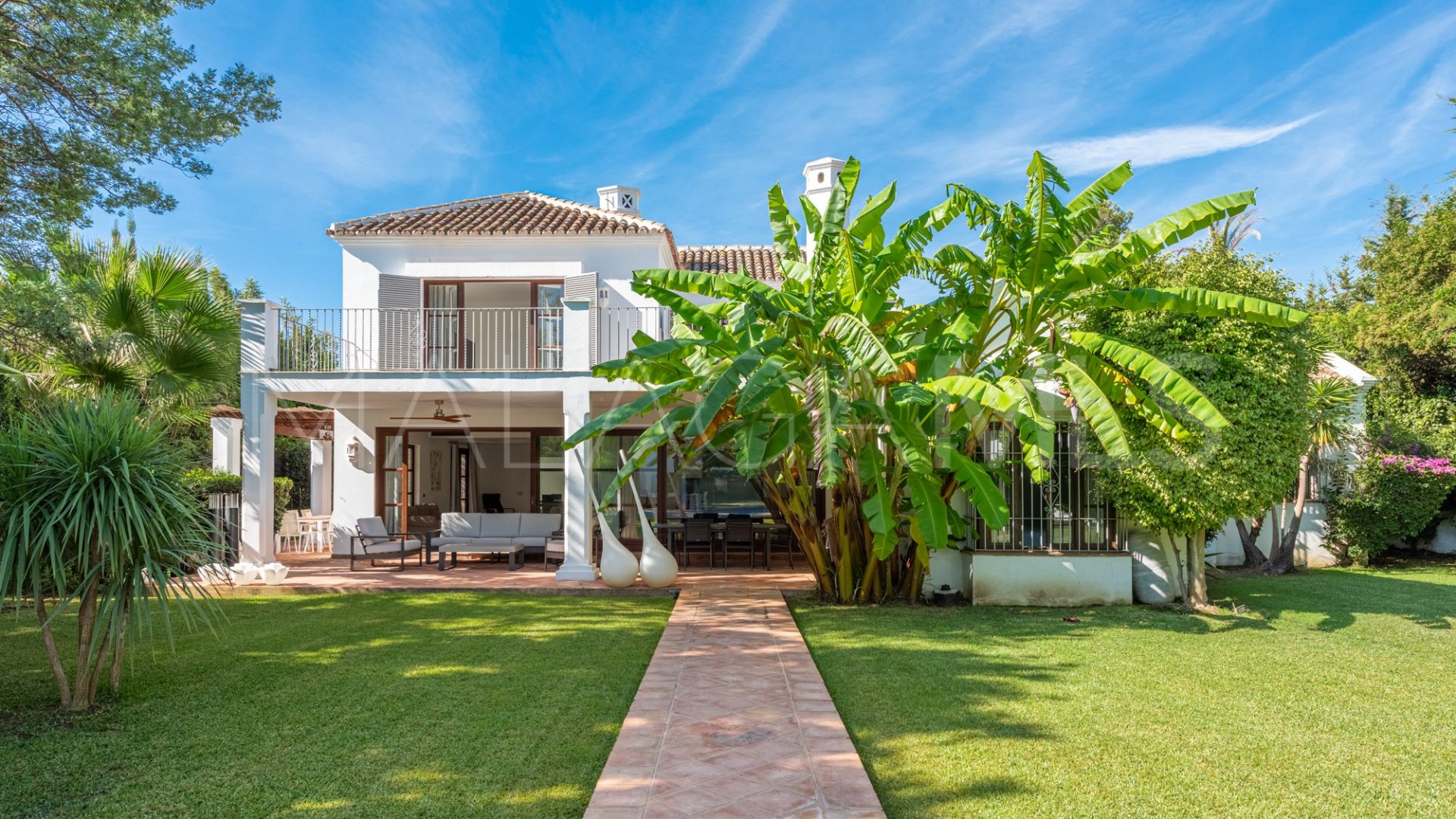 Villa for sale in Guadalmina Baja