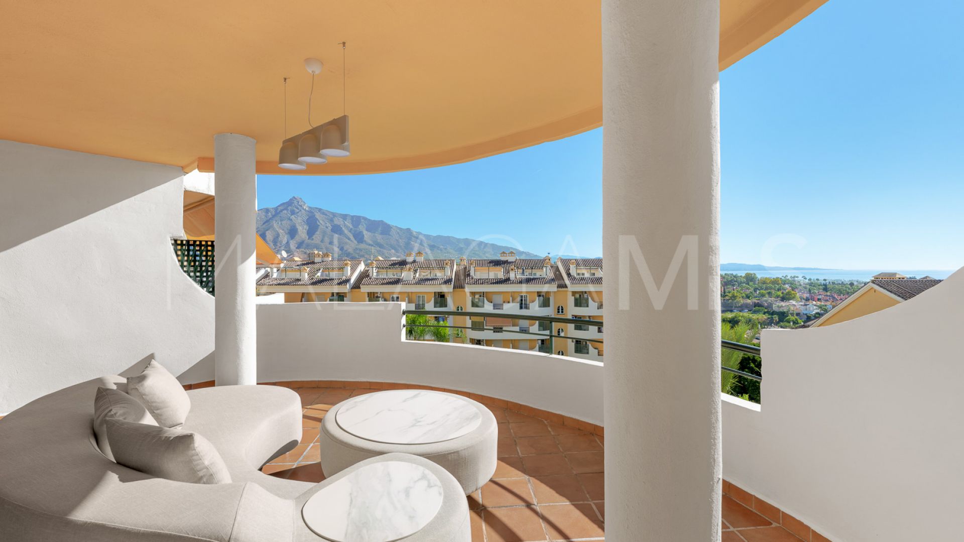 Zweistöckiges penthouse for sale in Señorio de Aloha