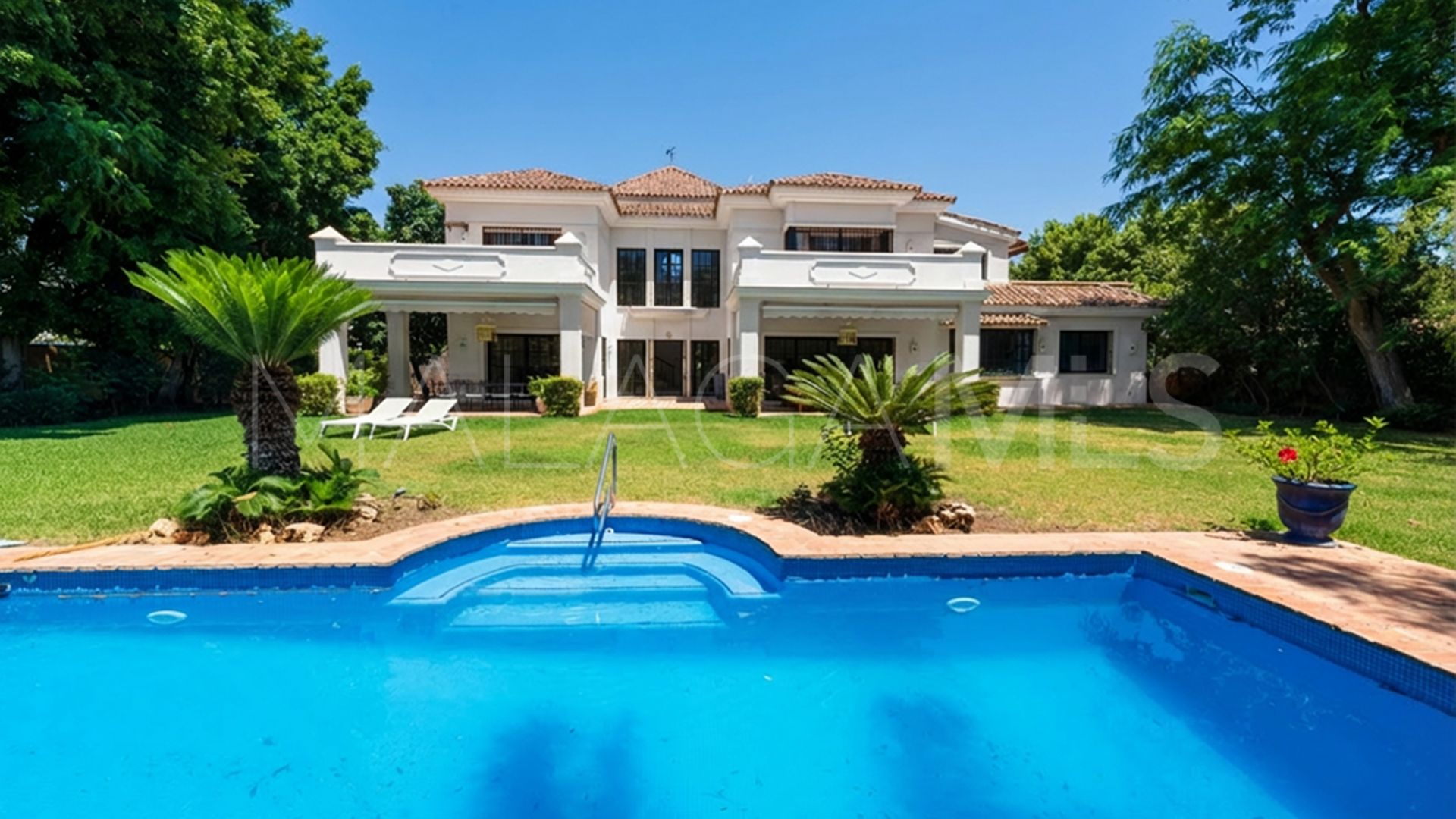 House with 6 bedrooms for sale in Guadalmina Baja